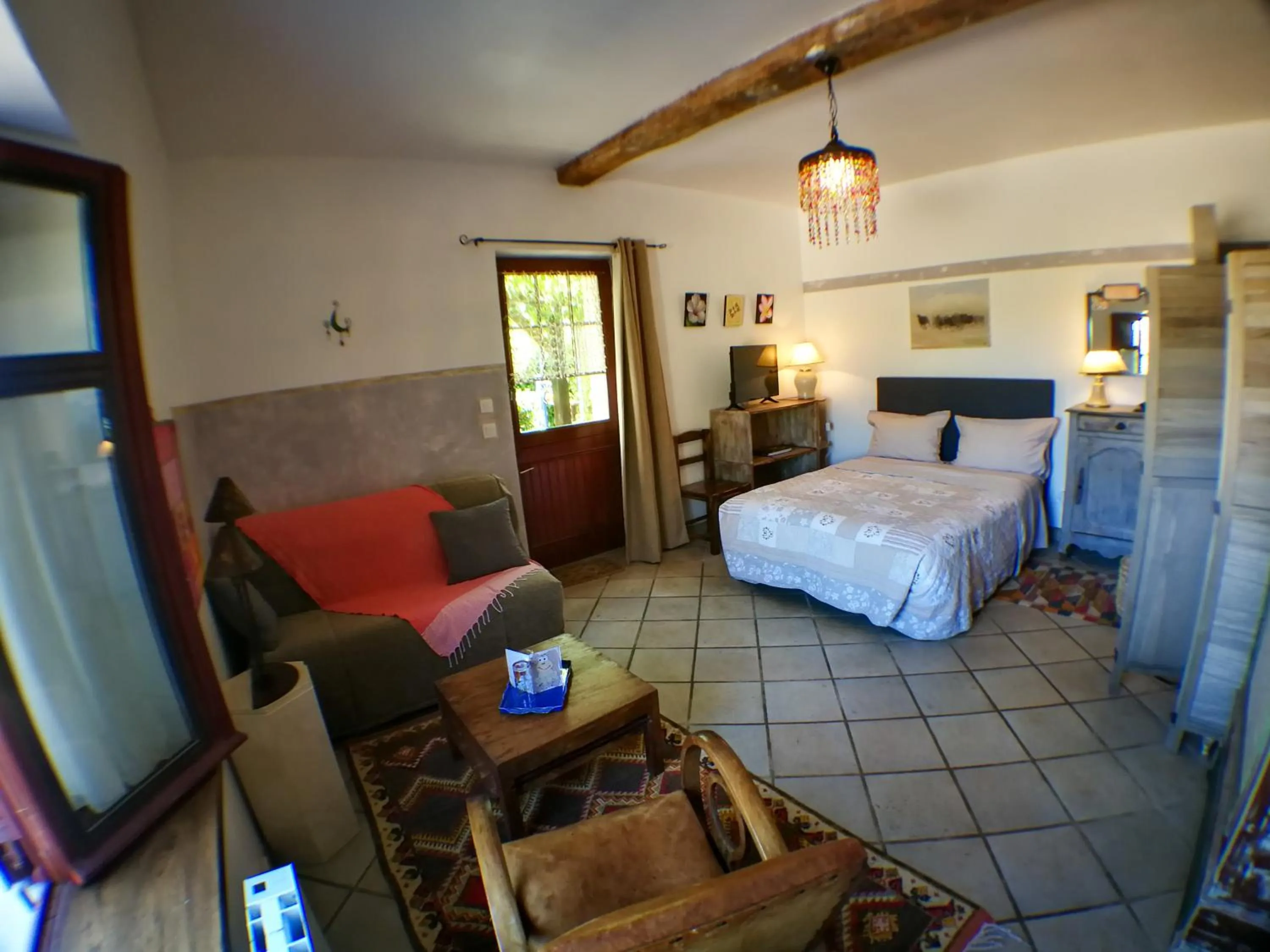 Photo of the whole room in La mare aux canards