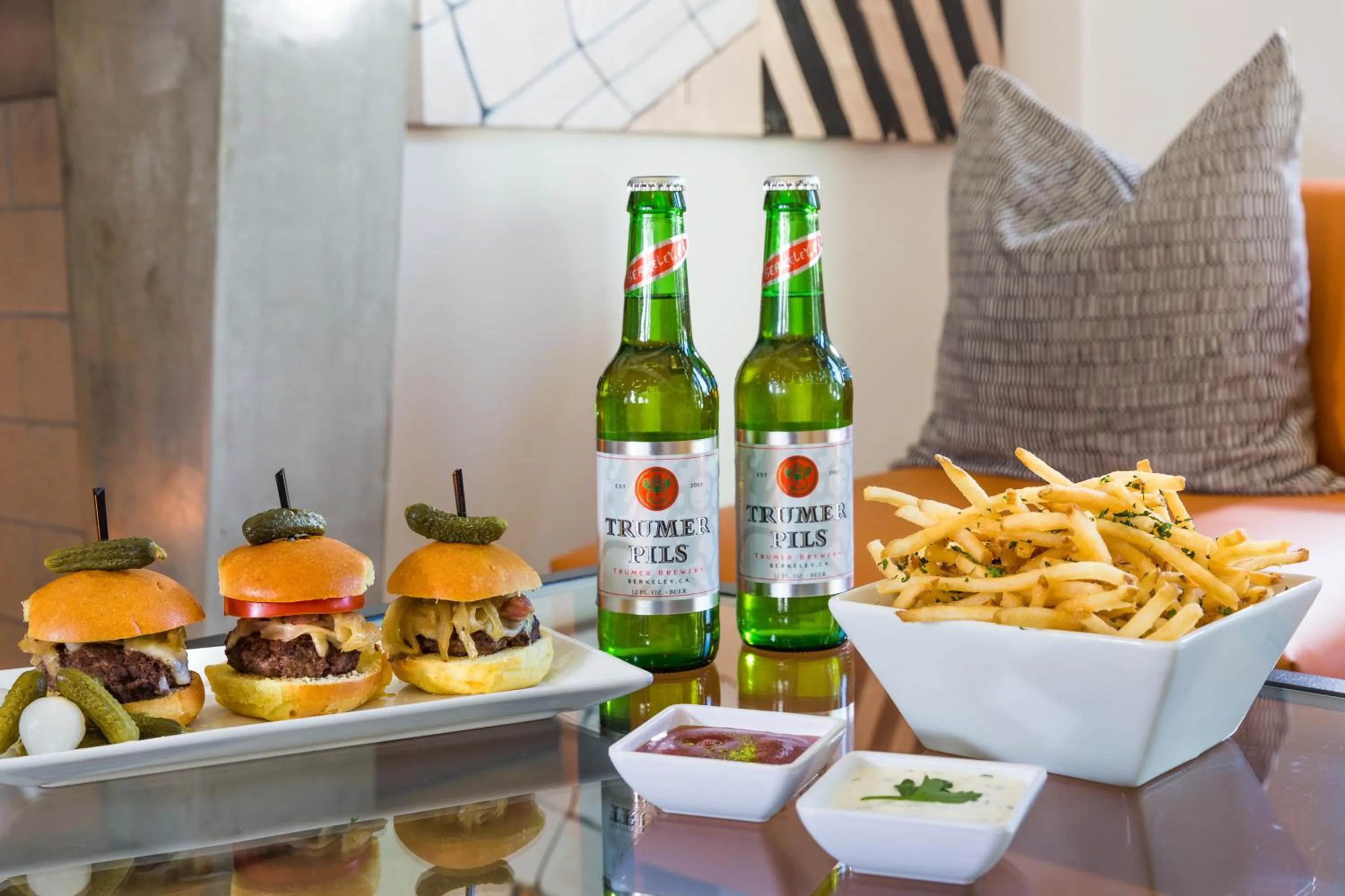 Restaurant/places to eat in Hotel Casa 425 + Lounge, A Four Sisters Inn