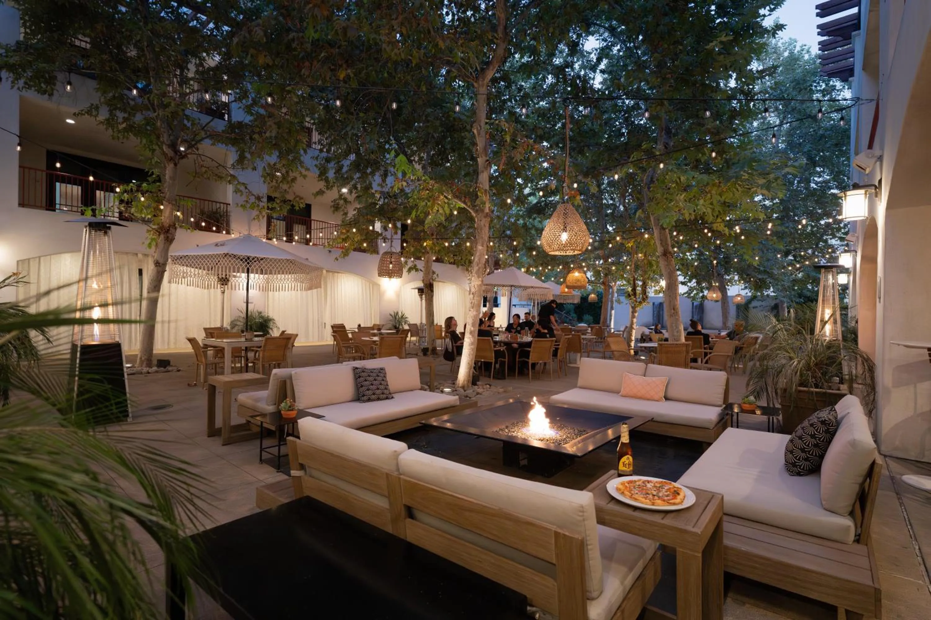 Restaurant/places to eat in Hotel Casa 425 + Lounge, A Four Sisters Inn