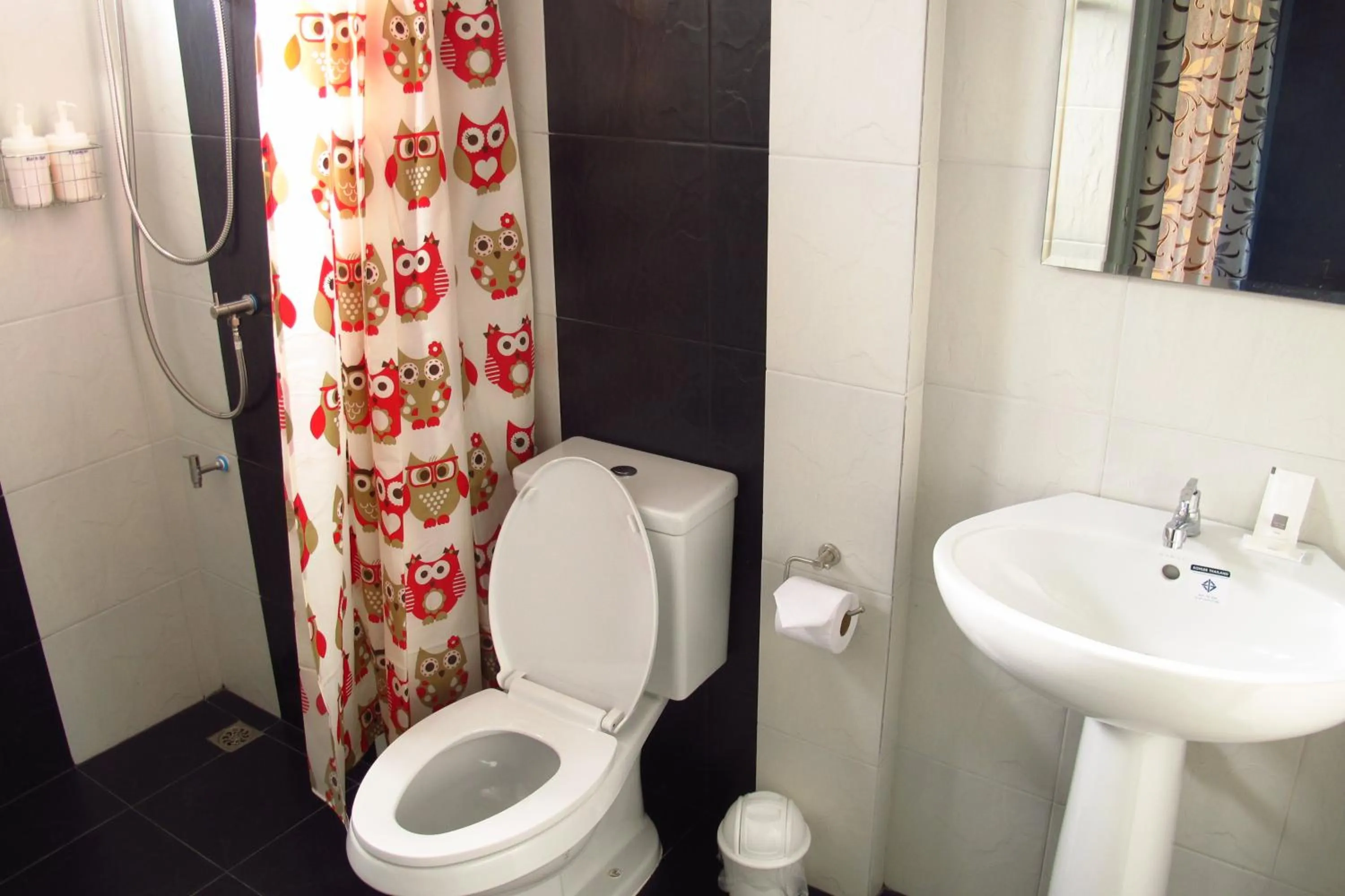 Shower in Sweet Dreams