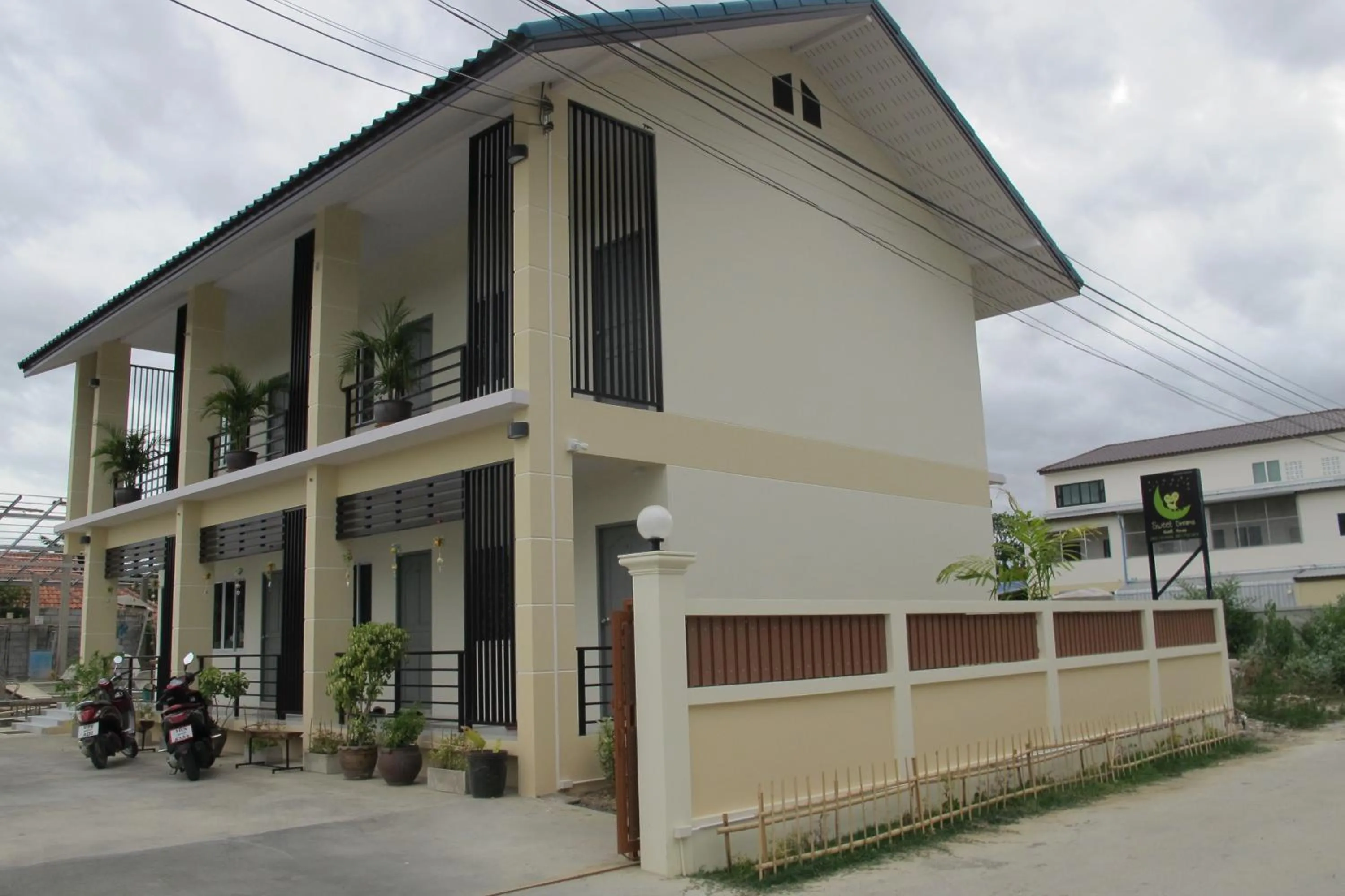 Facade/entrance in Sweet Dreams