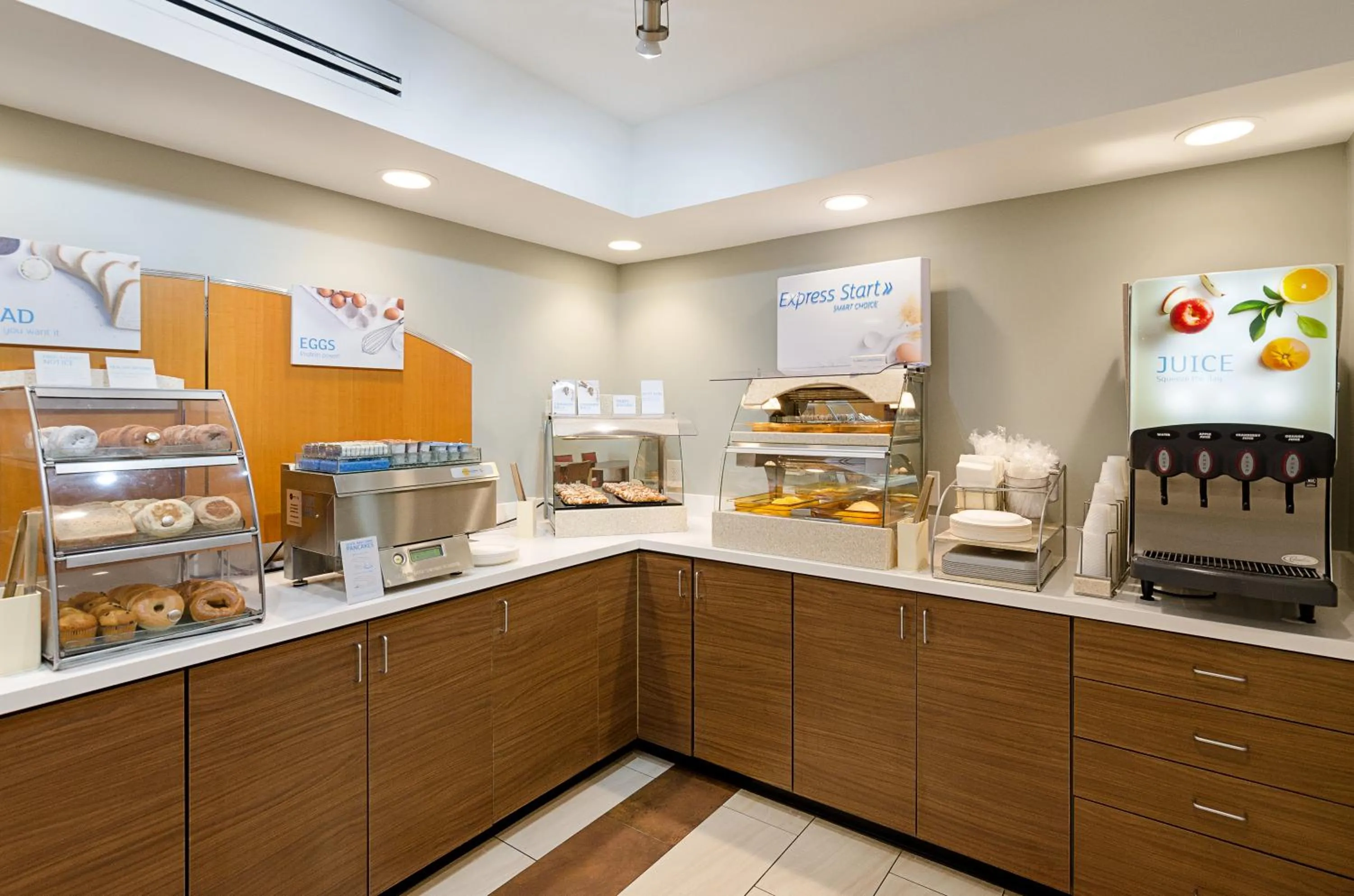 Buffet breakfast in Holiday Inn Express Lexington by IHG