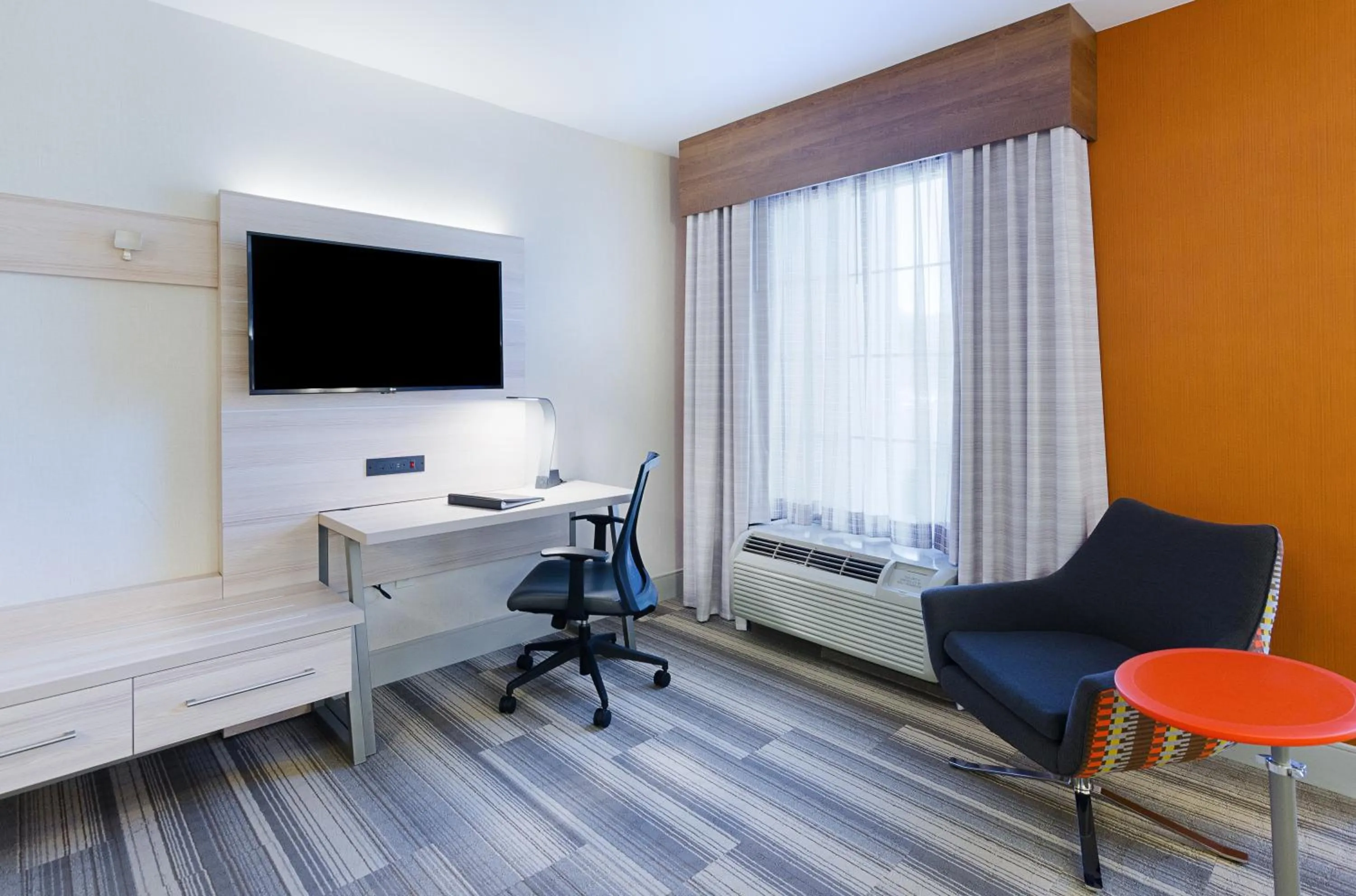 Bedroom in Holiday Inn Express Lexington by IHG