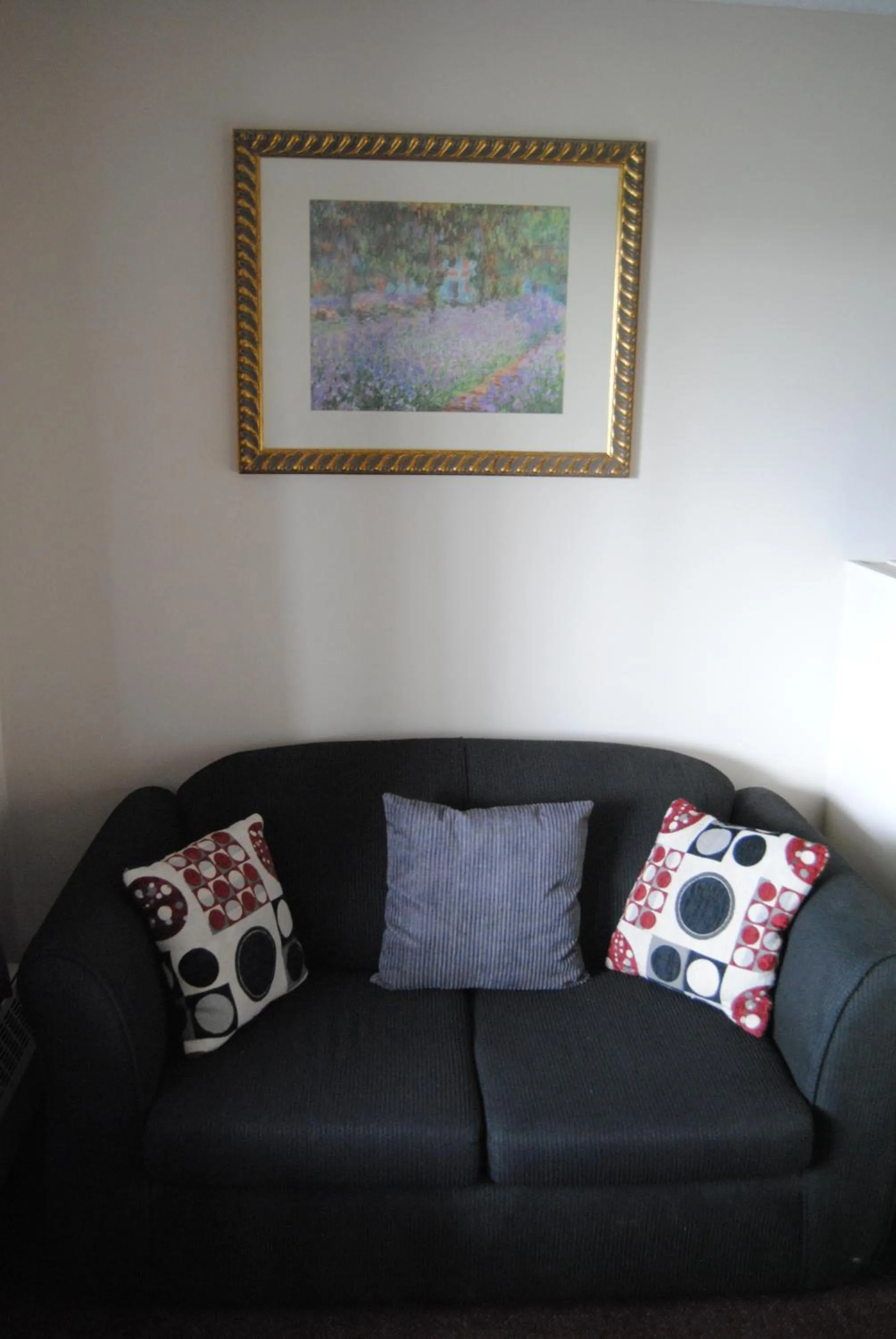 Seating area in Economy Inn