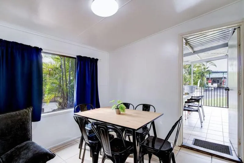 Dining area in Kurrimine Beach Holiday Park