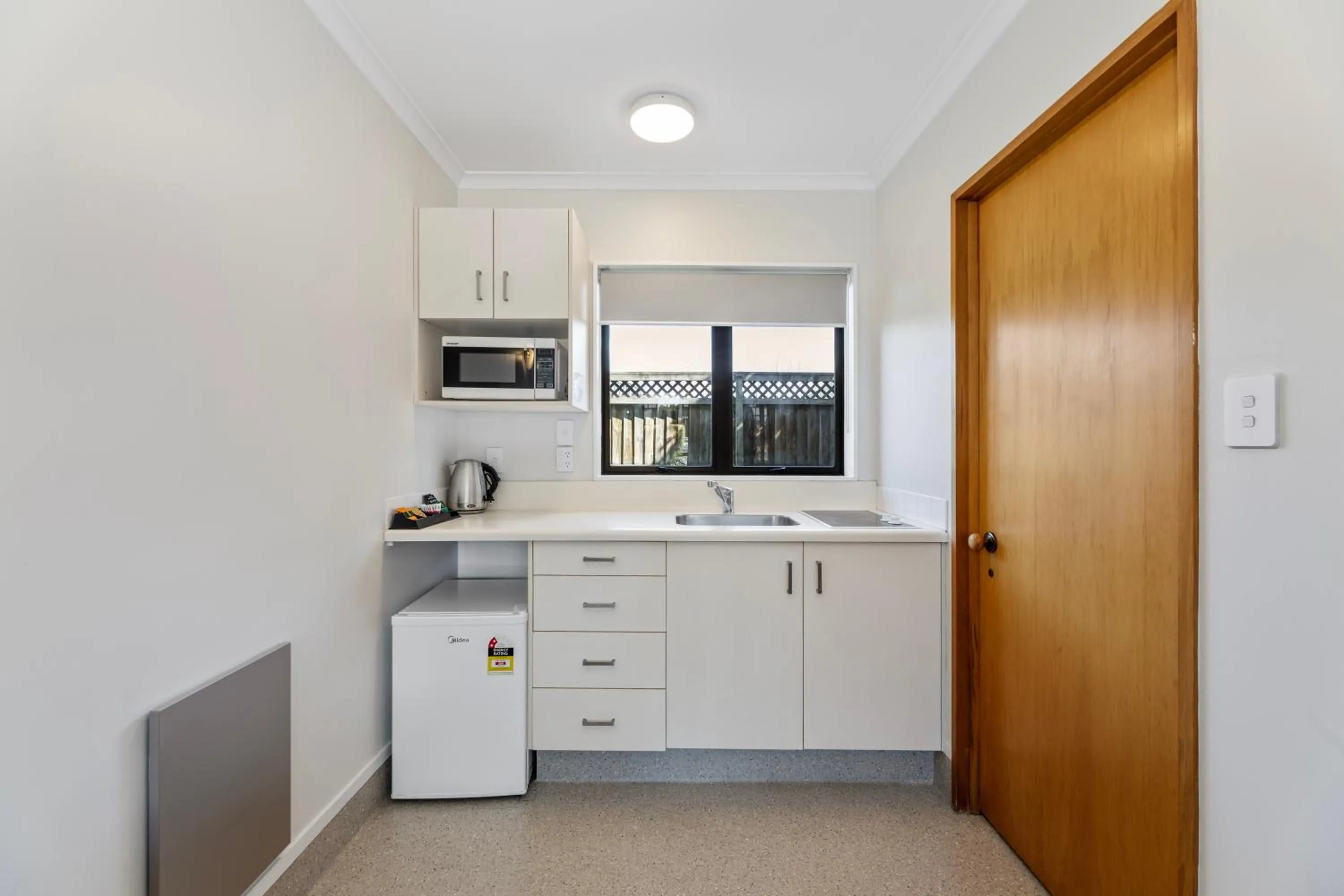 Coffee/tea facilities in Knightsbridge Court Motor Lodge