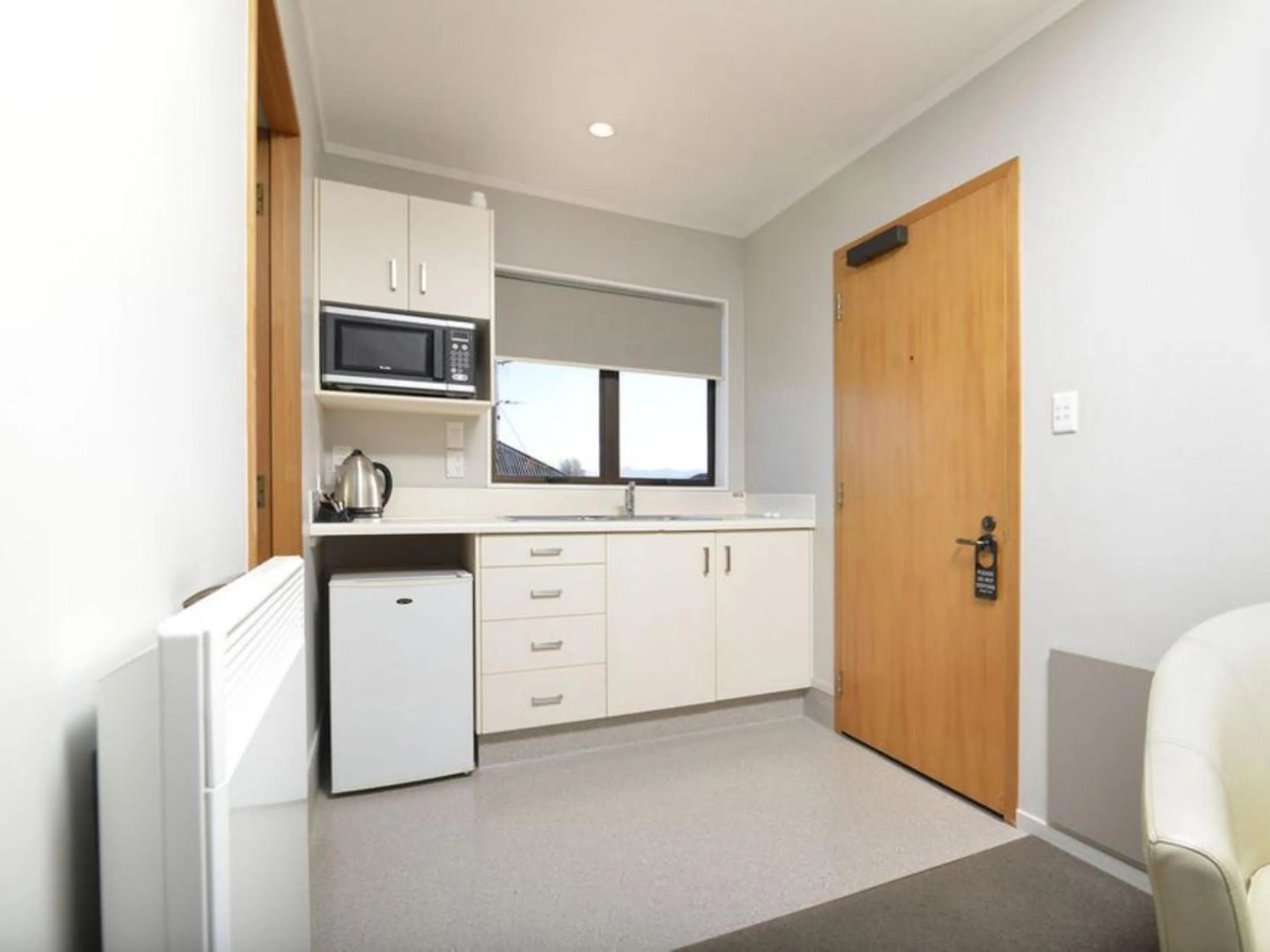 Coffee/tea facilities in Knightsbridge Court Motor Lodge