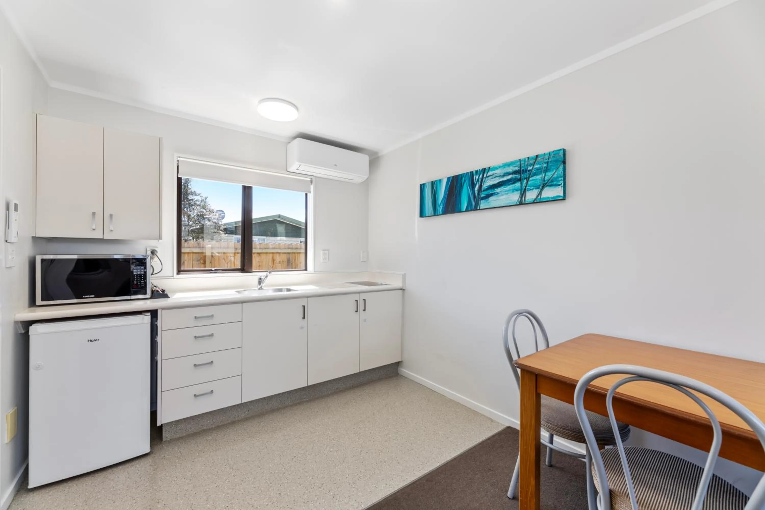 Coffee/tea facilities in Knightsbridge Court Motor Lodge