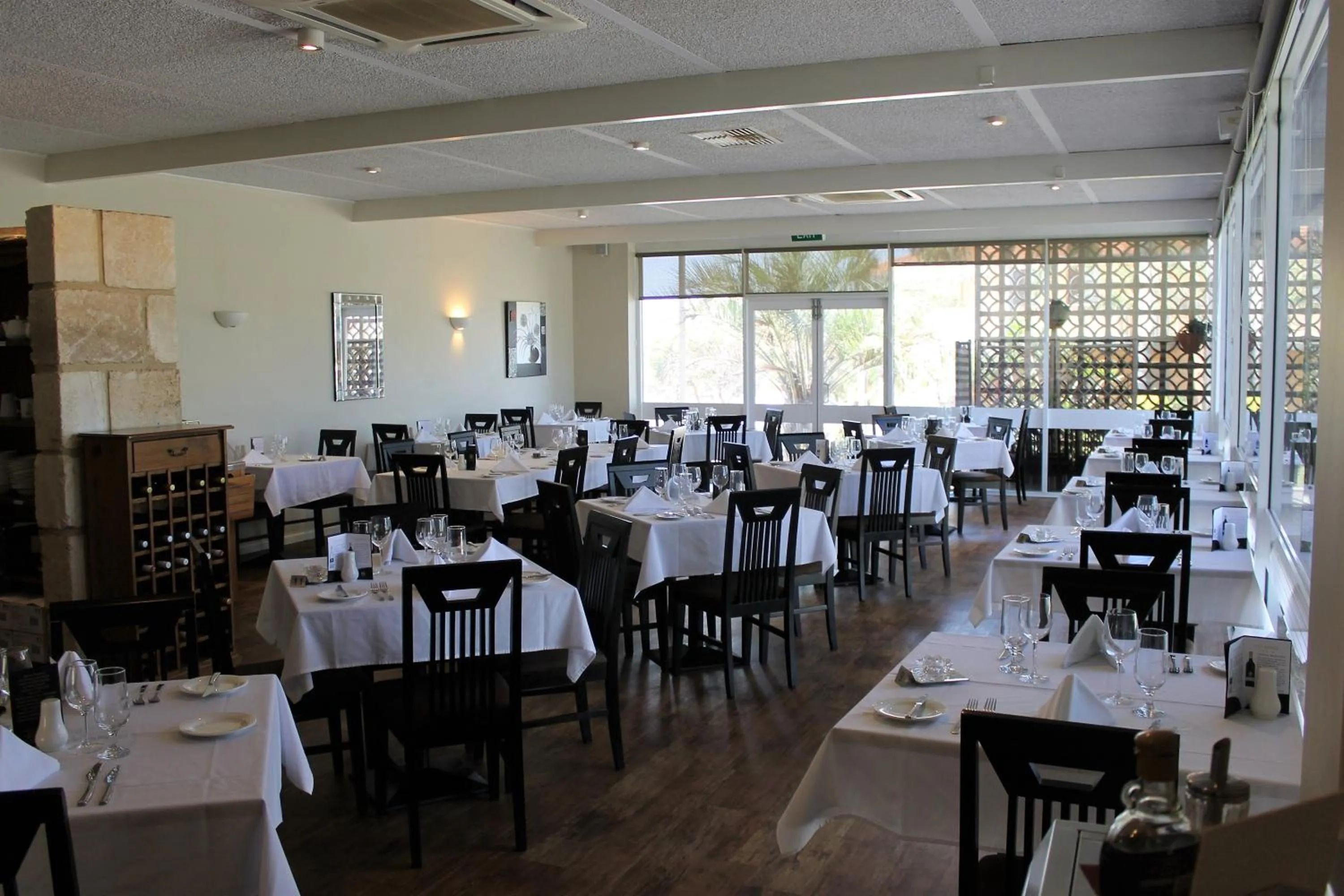 Restaurant/places to eat in Hospitality Geraldton SureStay Collection by Best Western