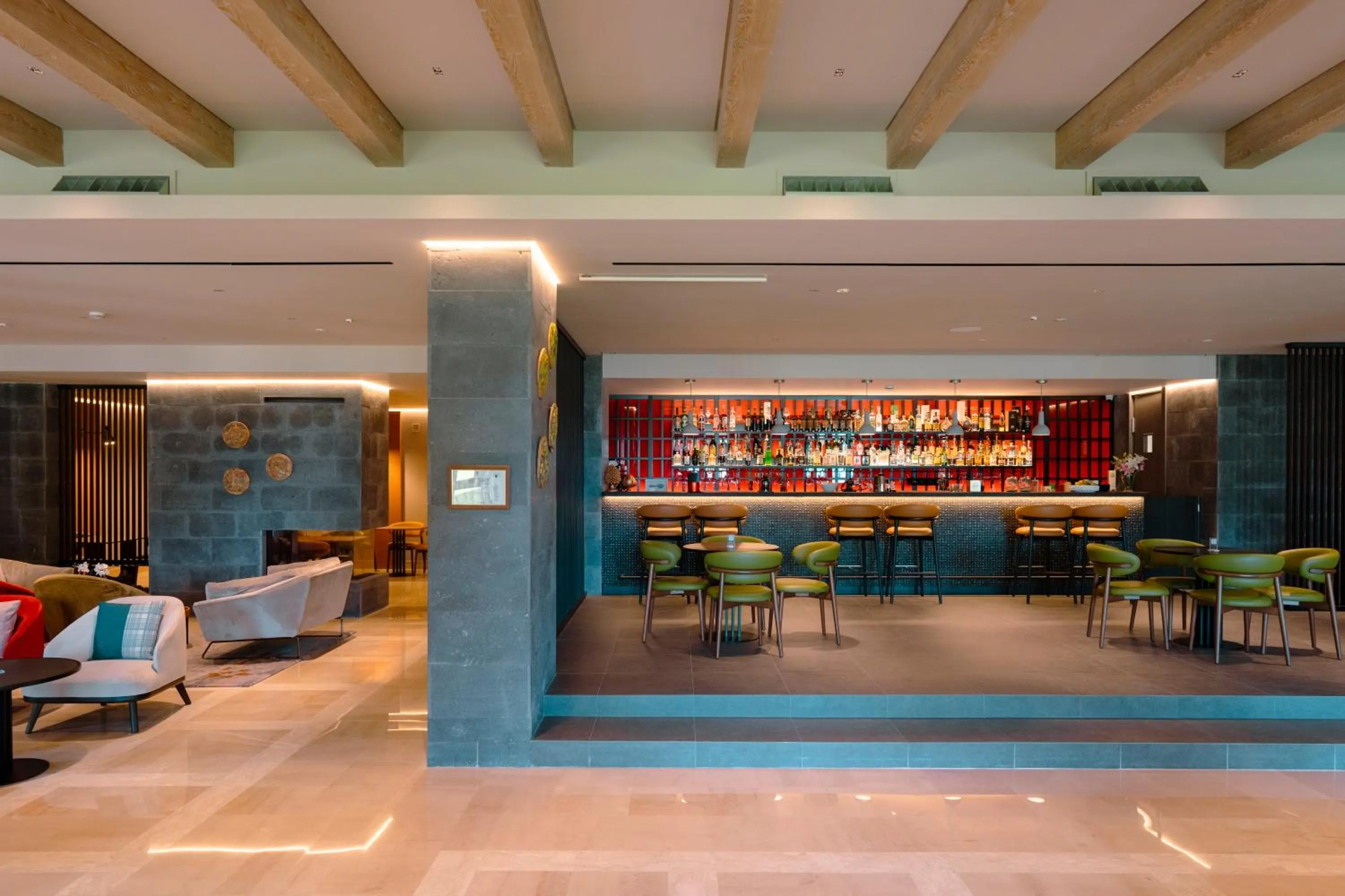 Lounge or bar in Picciolo Etna Golf Resort & Spa, Curio Collection by Hilton