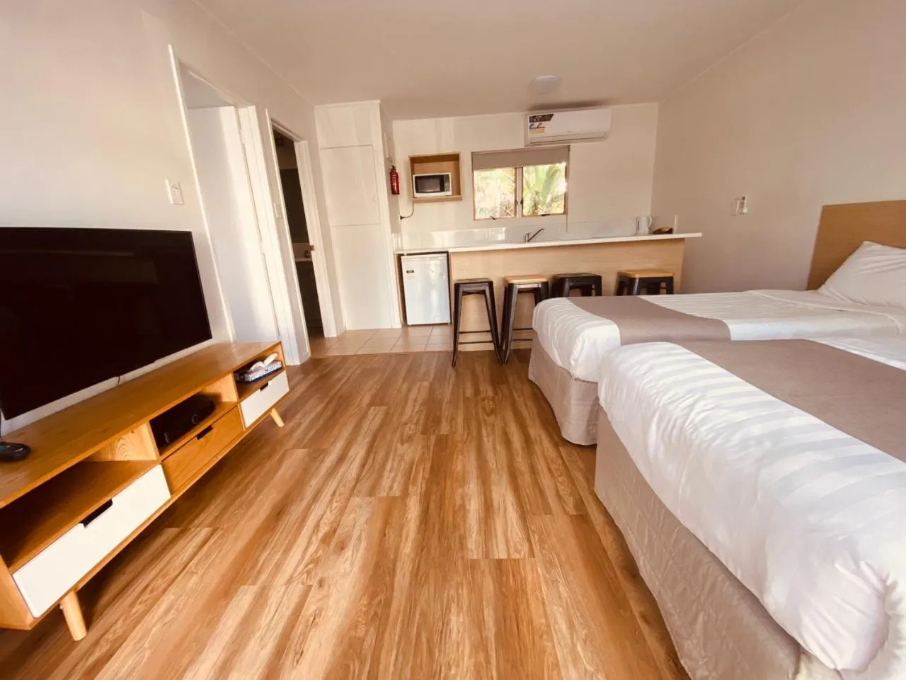 TV and multimedia, Bed in Ocean Inn Motel