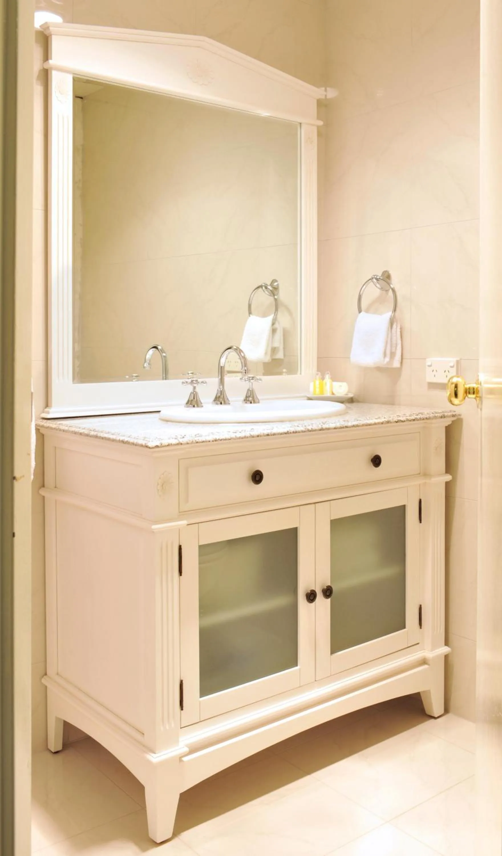 Shower in A Loft In The Mill Boutique Accommodation