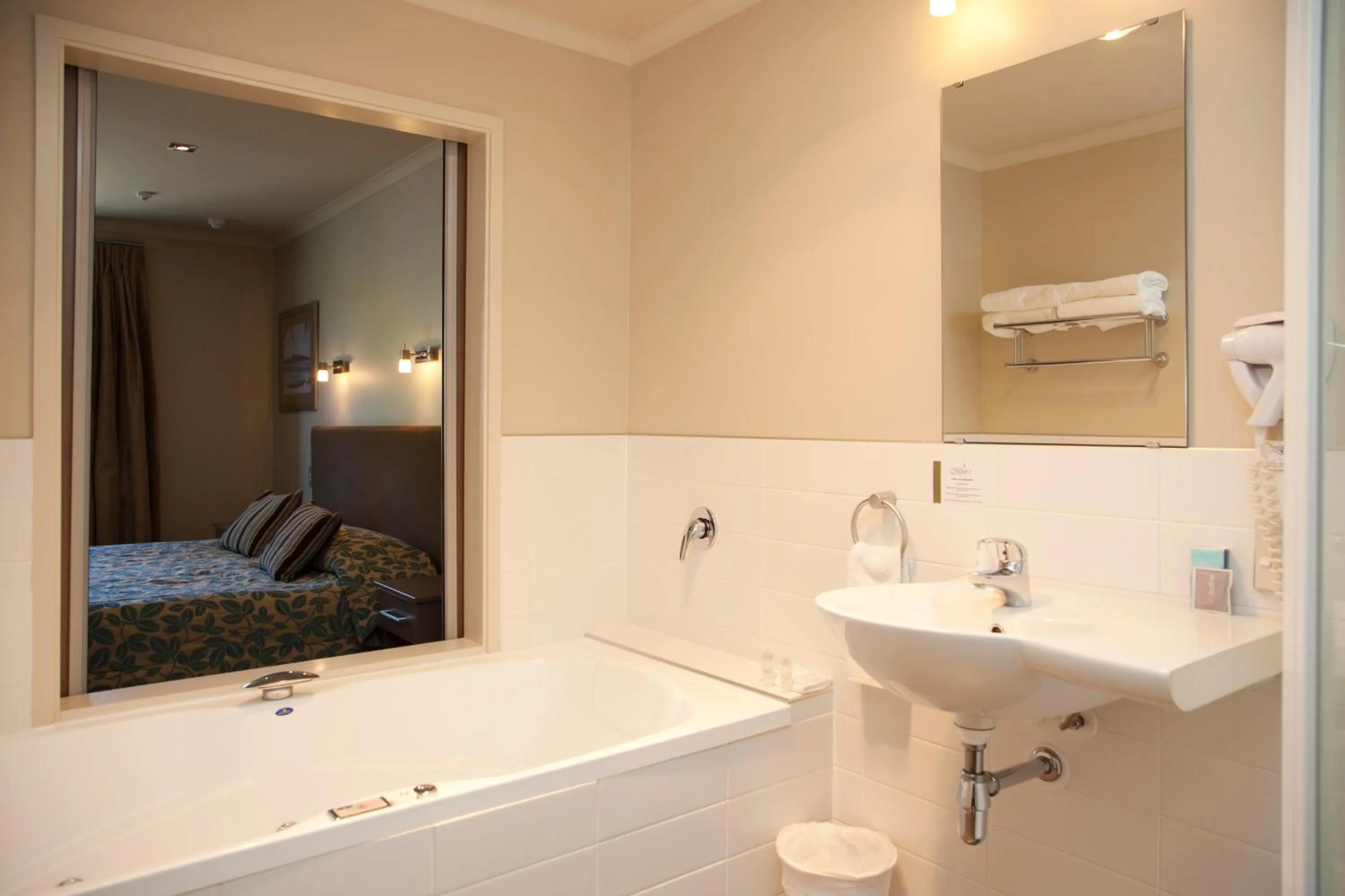 Bathroom in Beechtree Motel