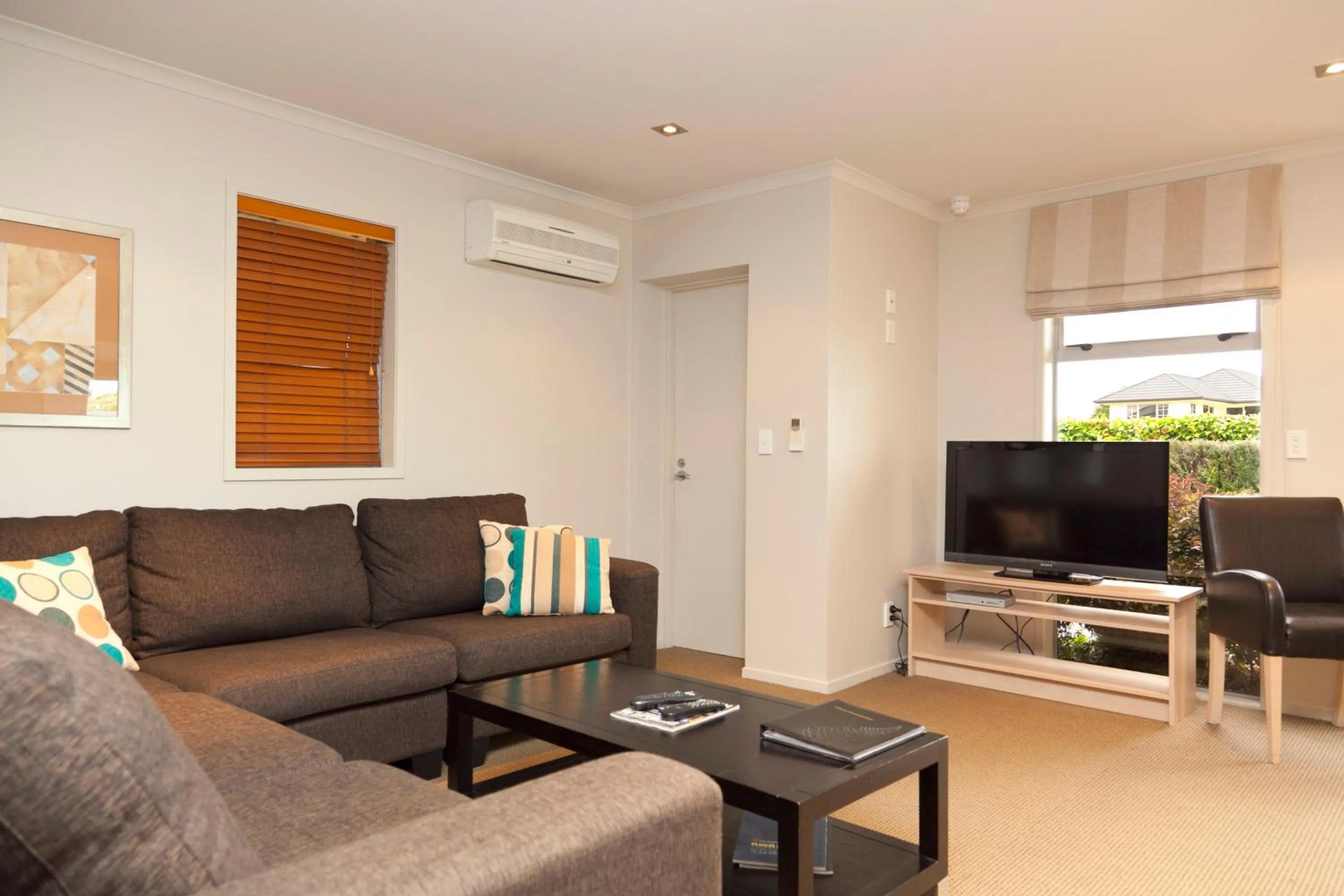 Living room in Beechtree Motel