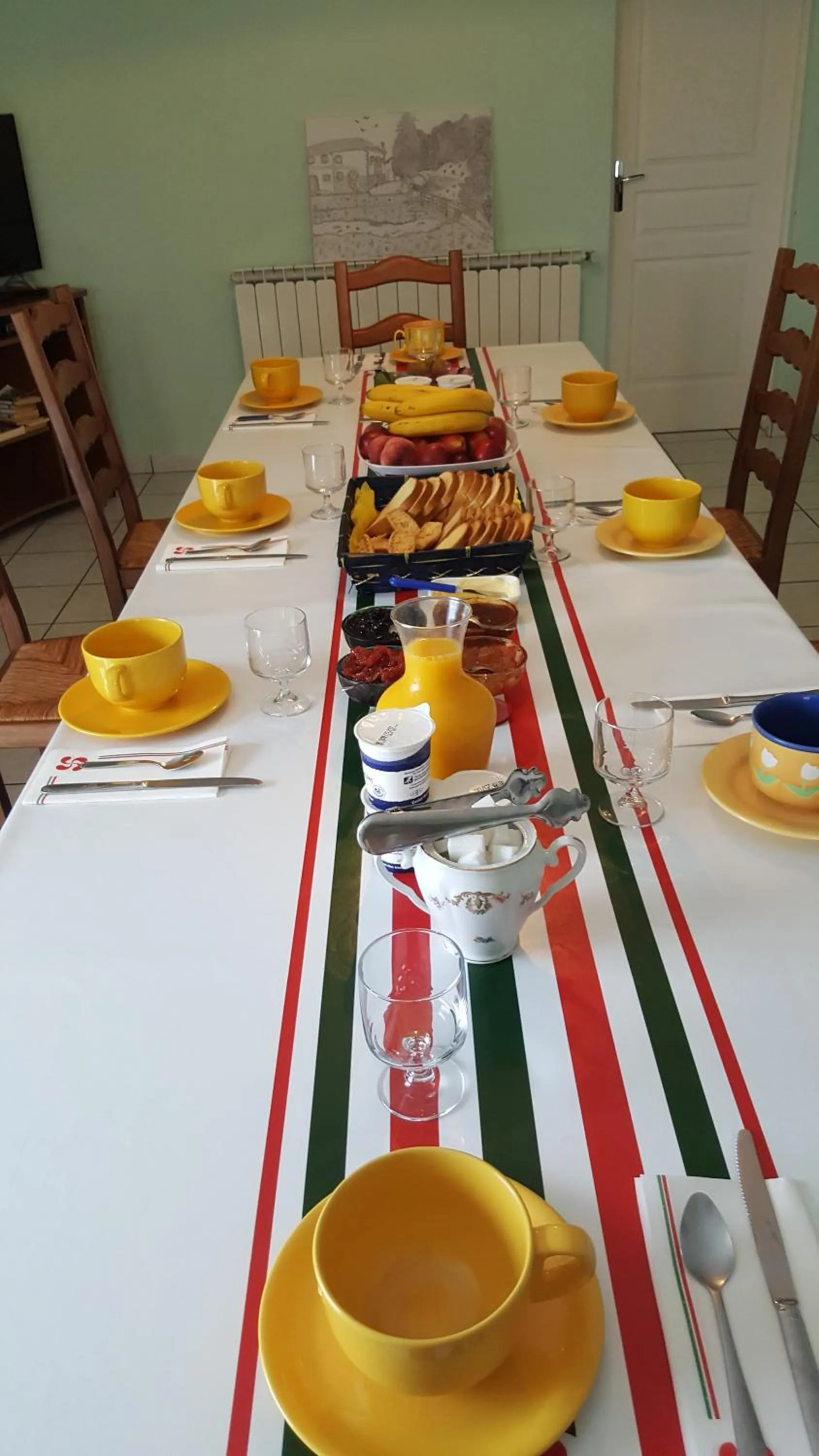 Breakfast in Maison Zubiatia - 3km Compostelle