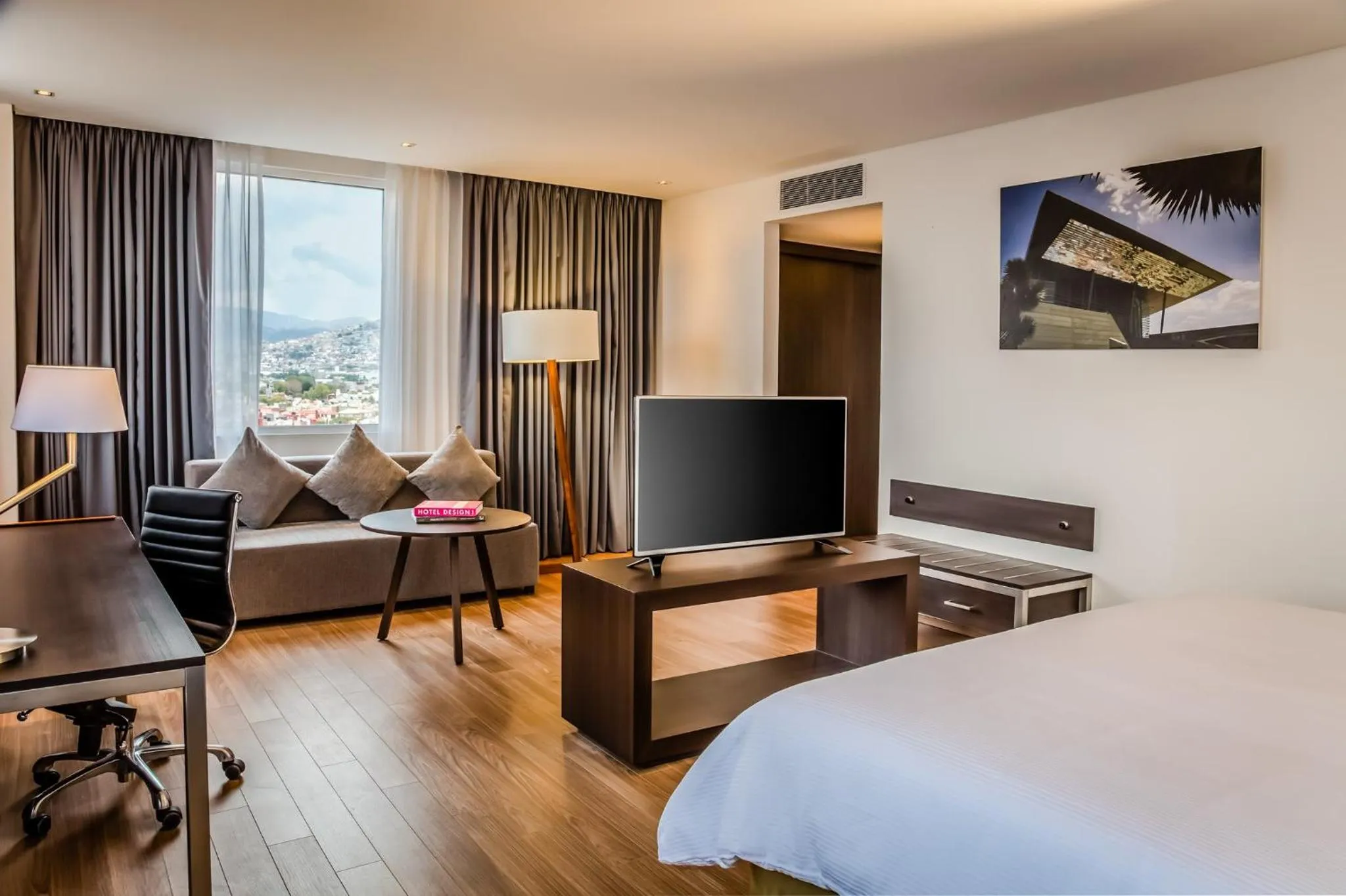 Photo of the whole room, Bed in Fiesta Inn Pachuca Gran Patio