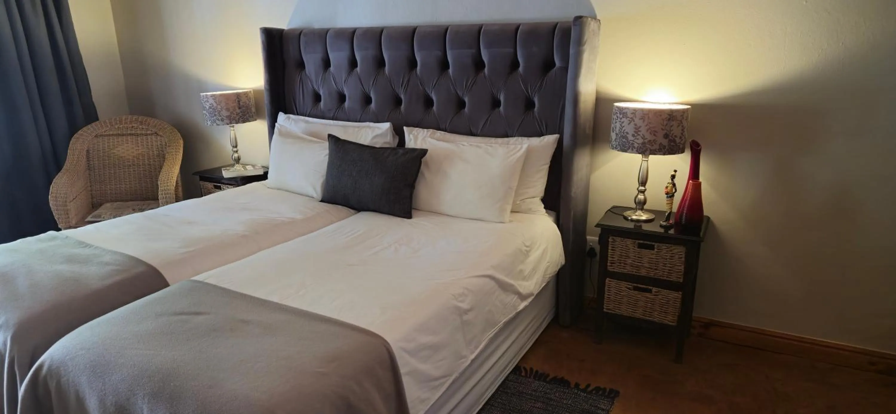 Property building, Bed in De Leeuwenhof Estate