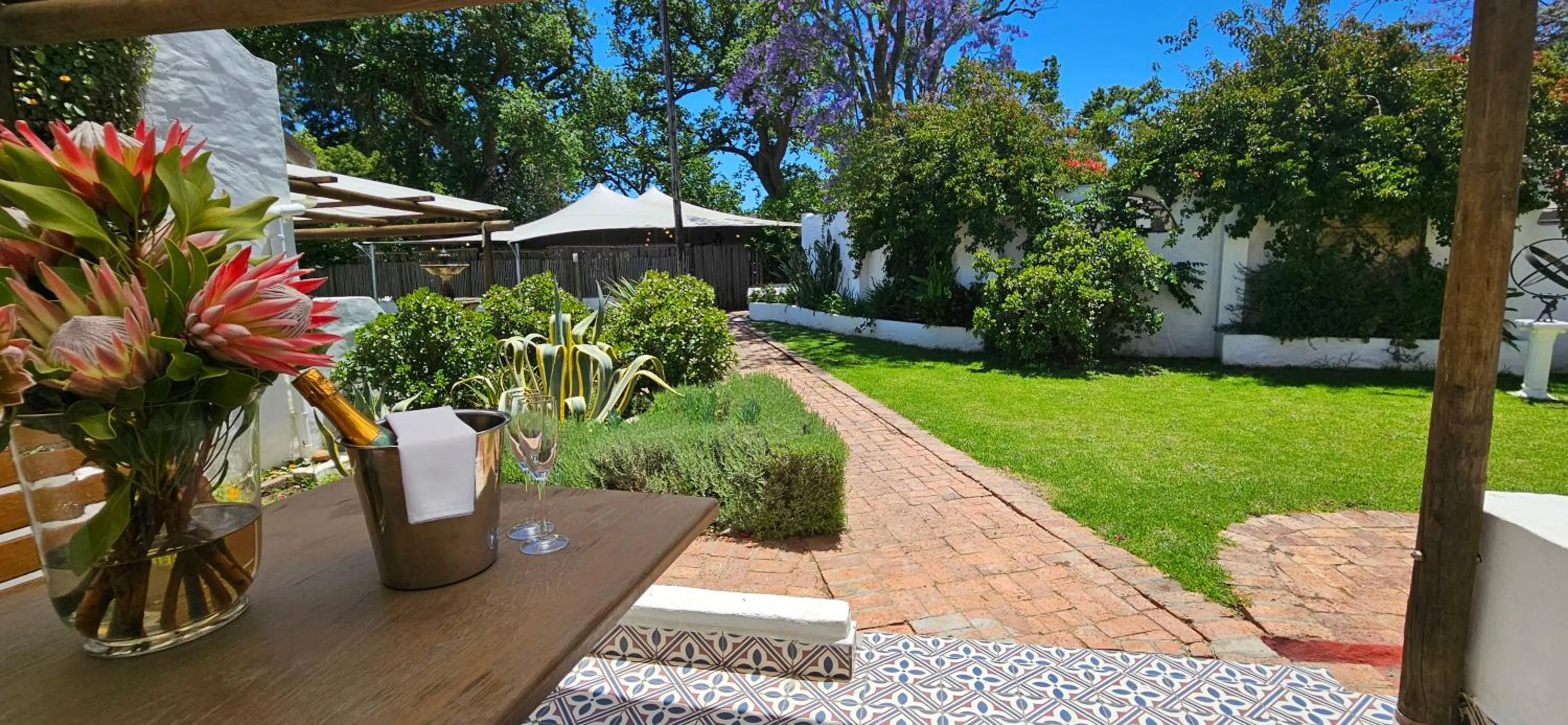 Property building in De Leeuwenhof Estate