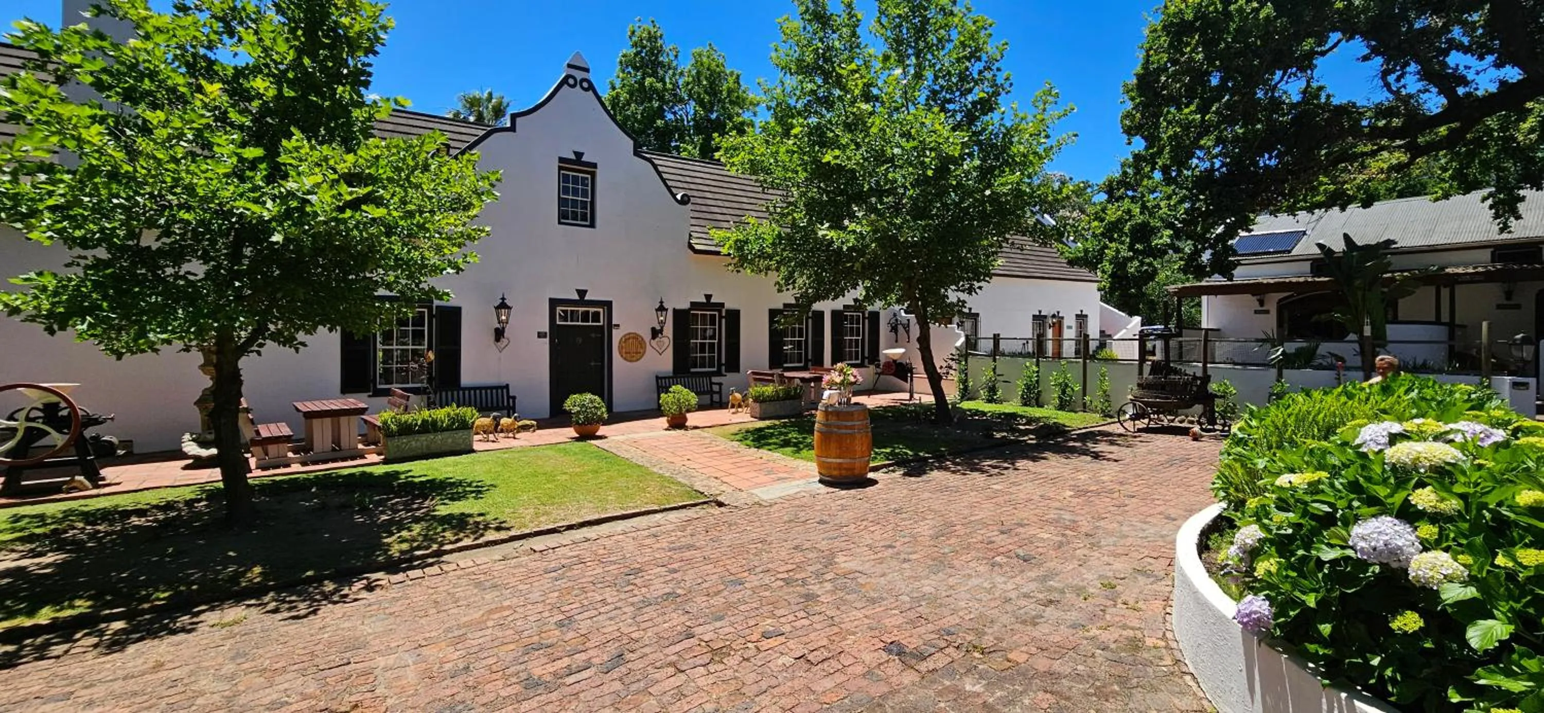 Property building in De Leeuwenhof Estate