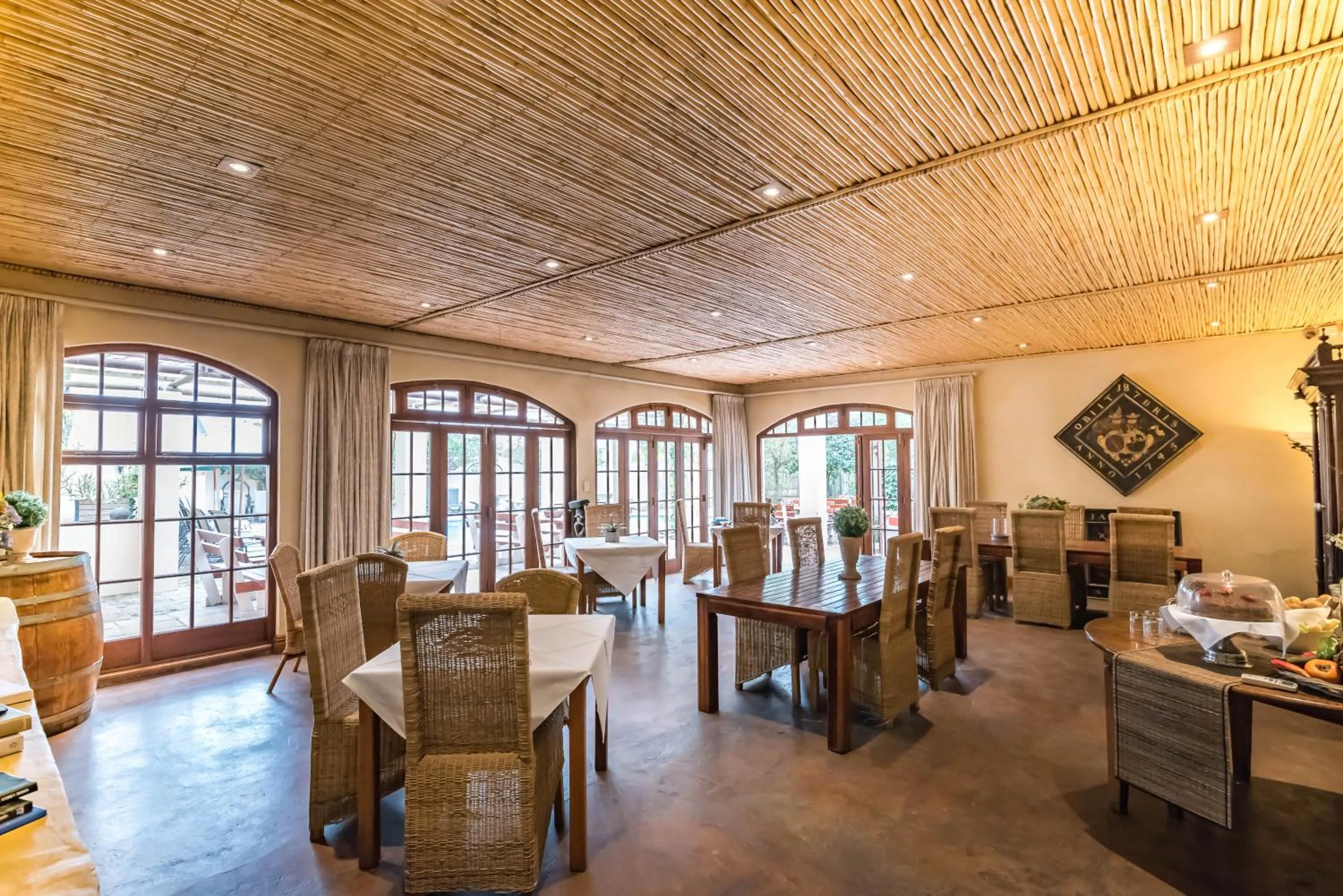 Restaurant/places to eat in De Leeuwenhof Estate