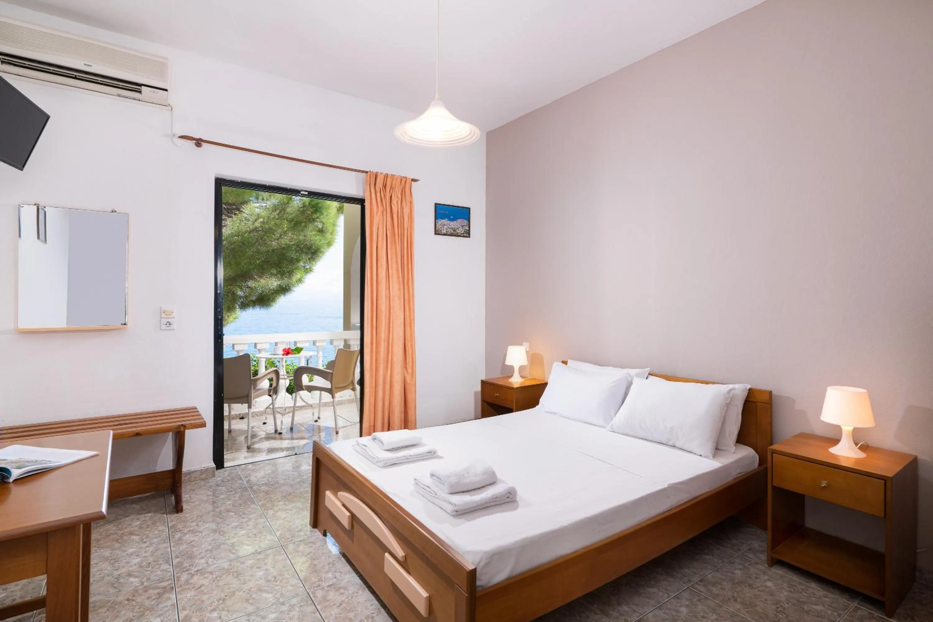 Bed in Dimitra Studios