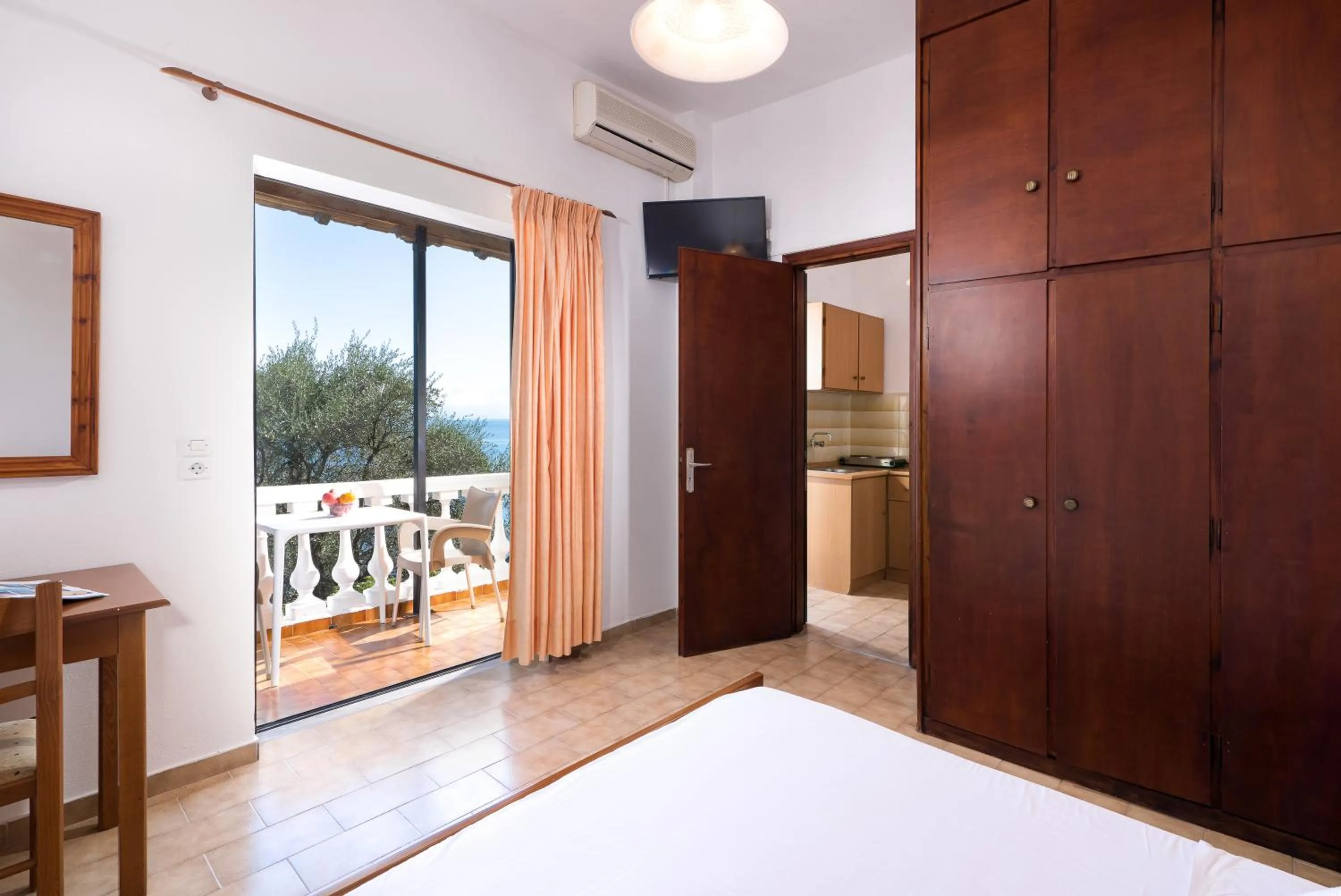 Bed in Dimitra Studios