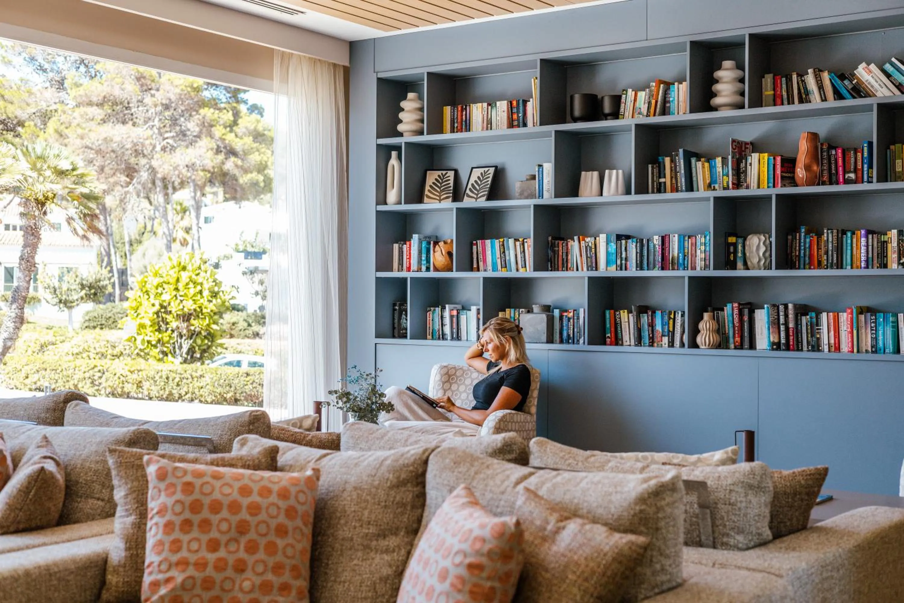 Library in Seth Santo Tomás