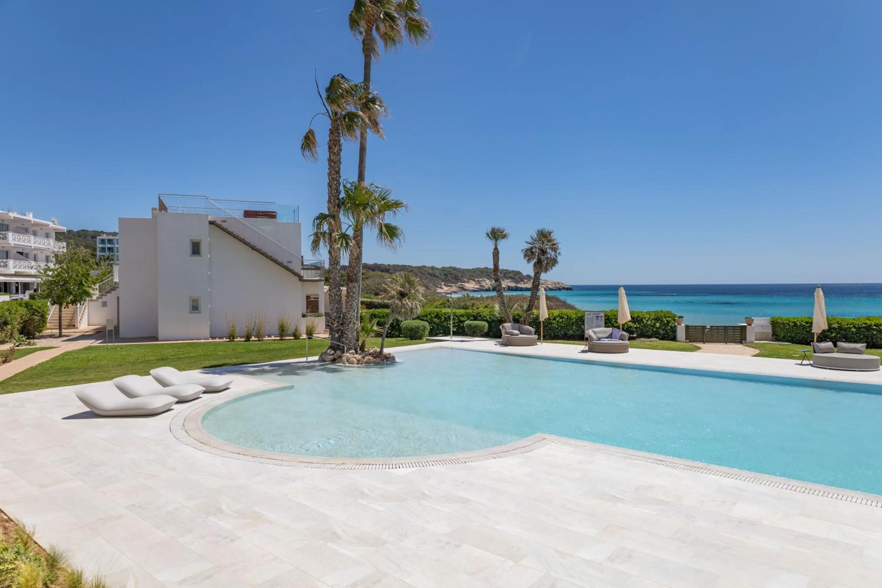 Swimming pool in Seth Santo Tomás