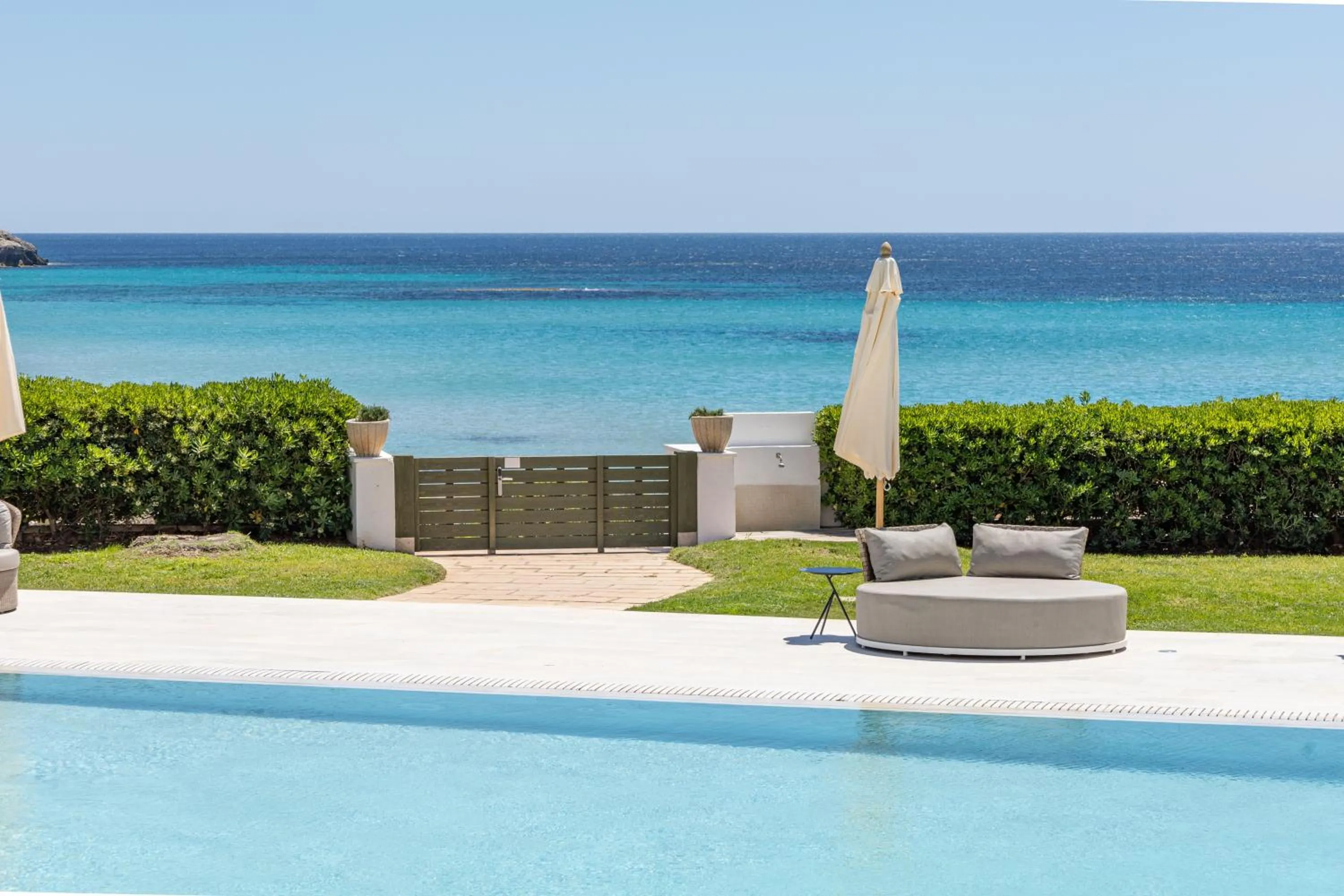 Swimming pool in Seth Santo Tomás