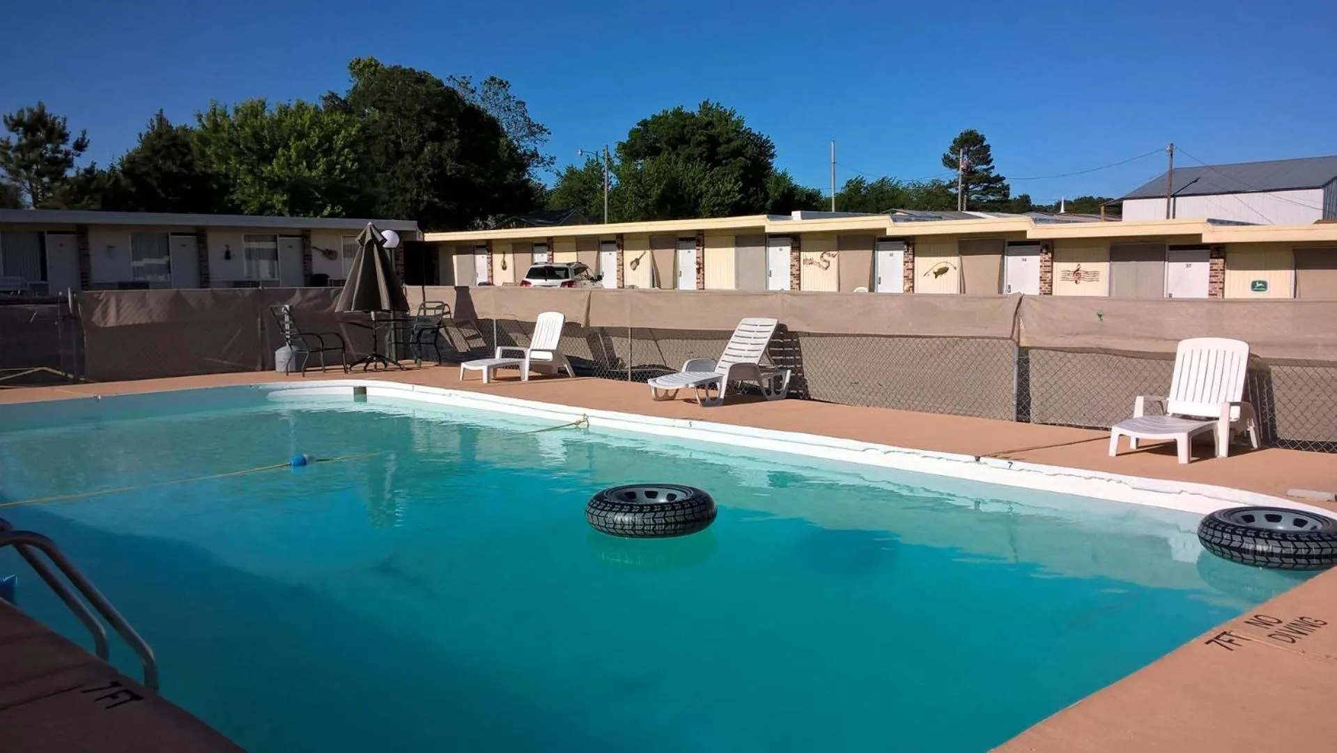 Property building in Dogwood Motel