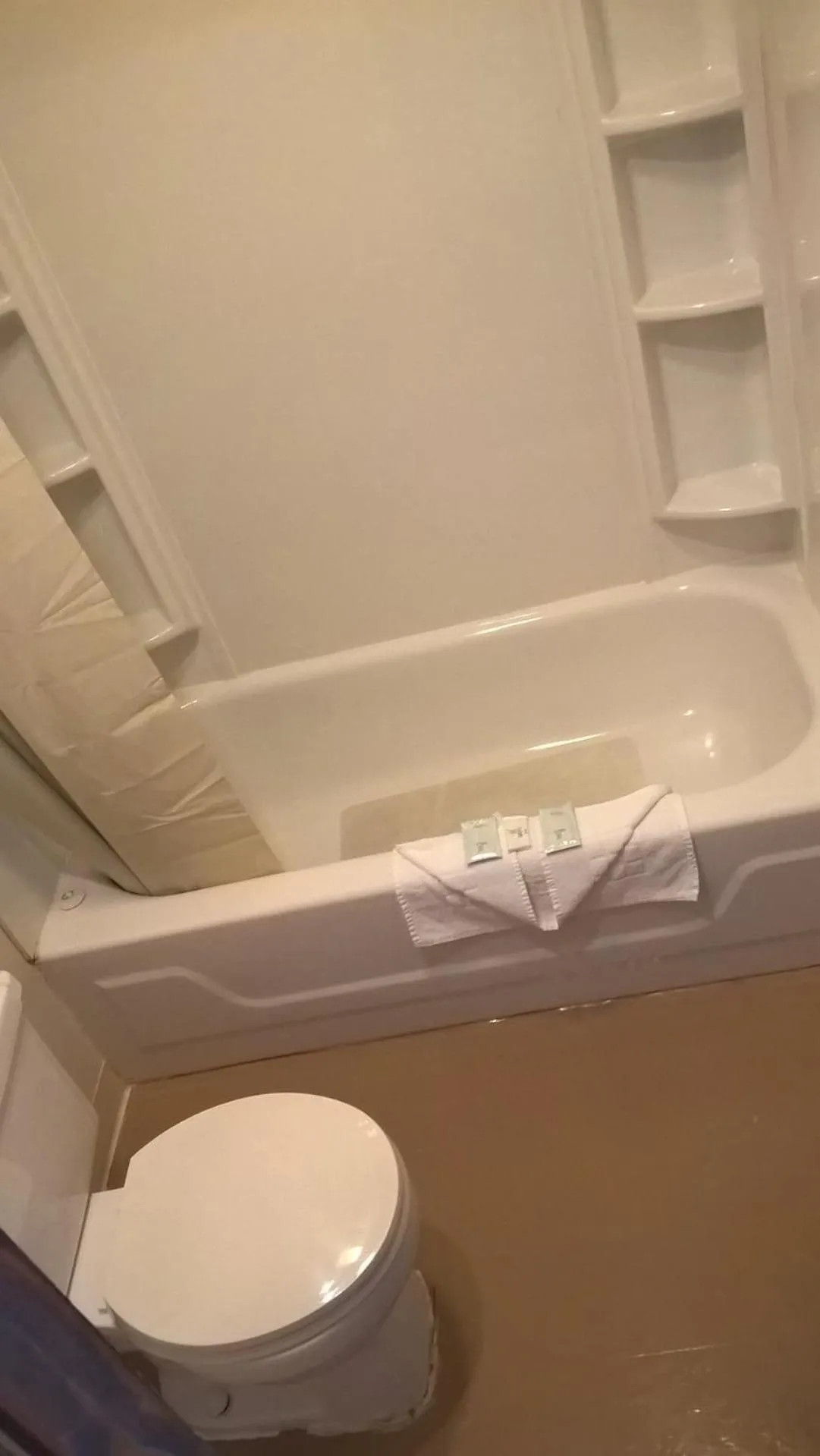 Bathroom in Dogwood Motel