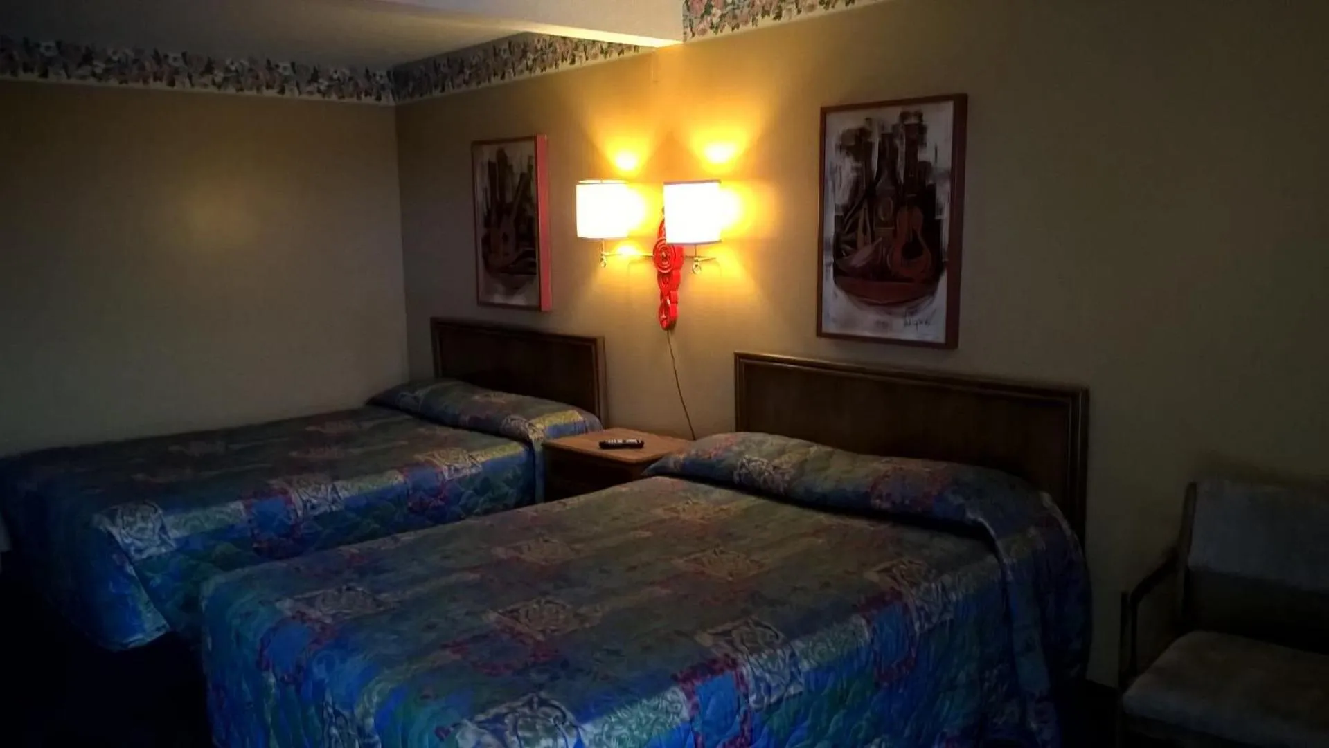 Photo of the whole room, Bed in Dogwood Motel