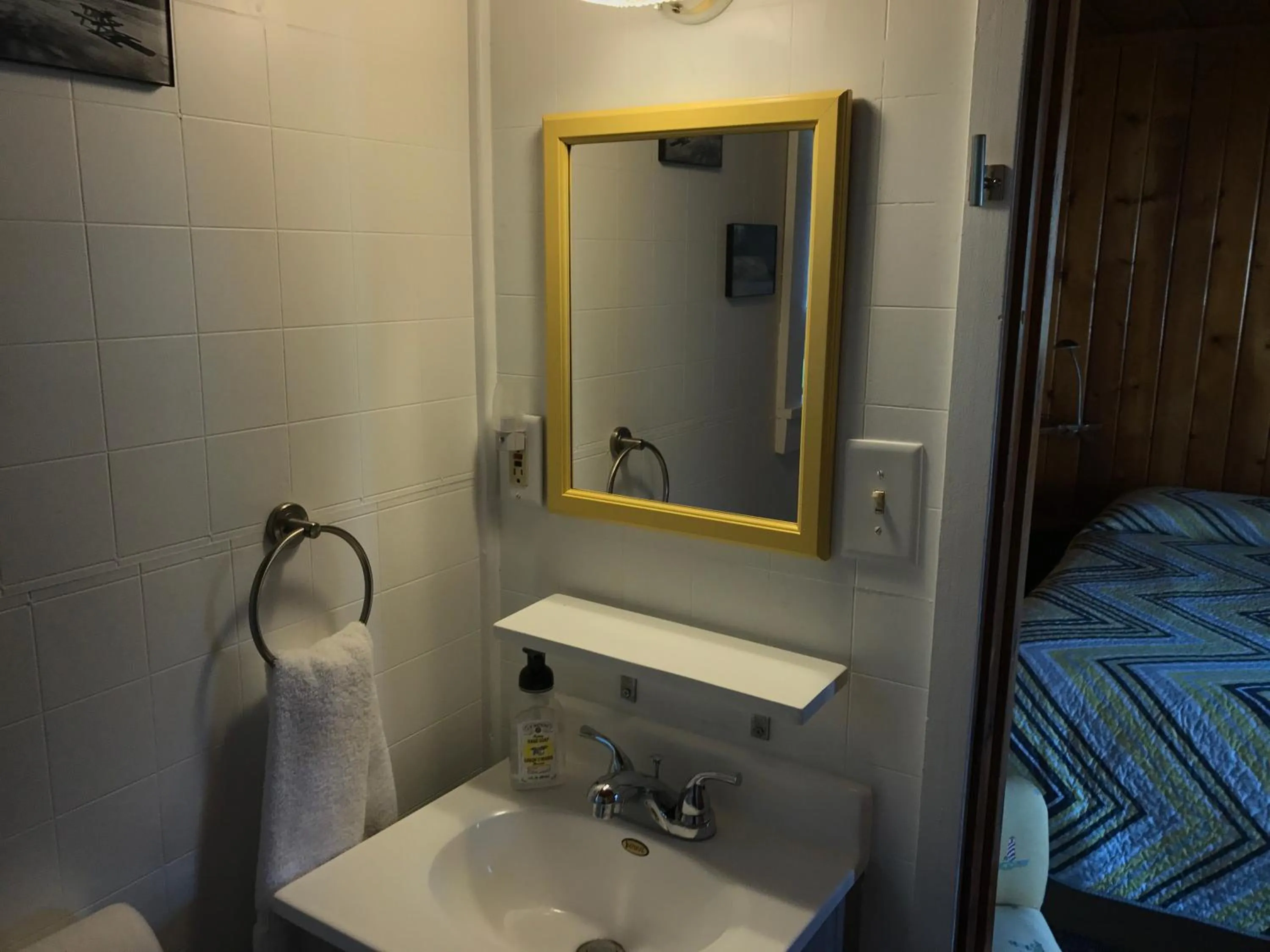 Bathroom in Cedar Ridge Cabins