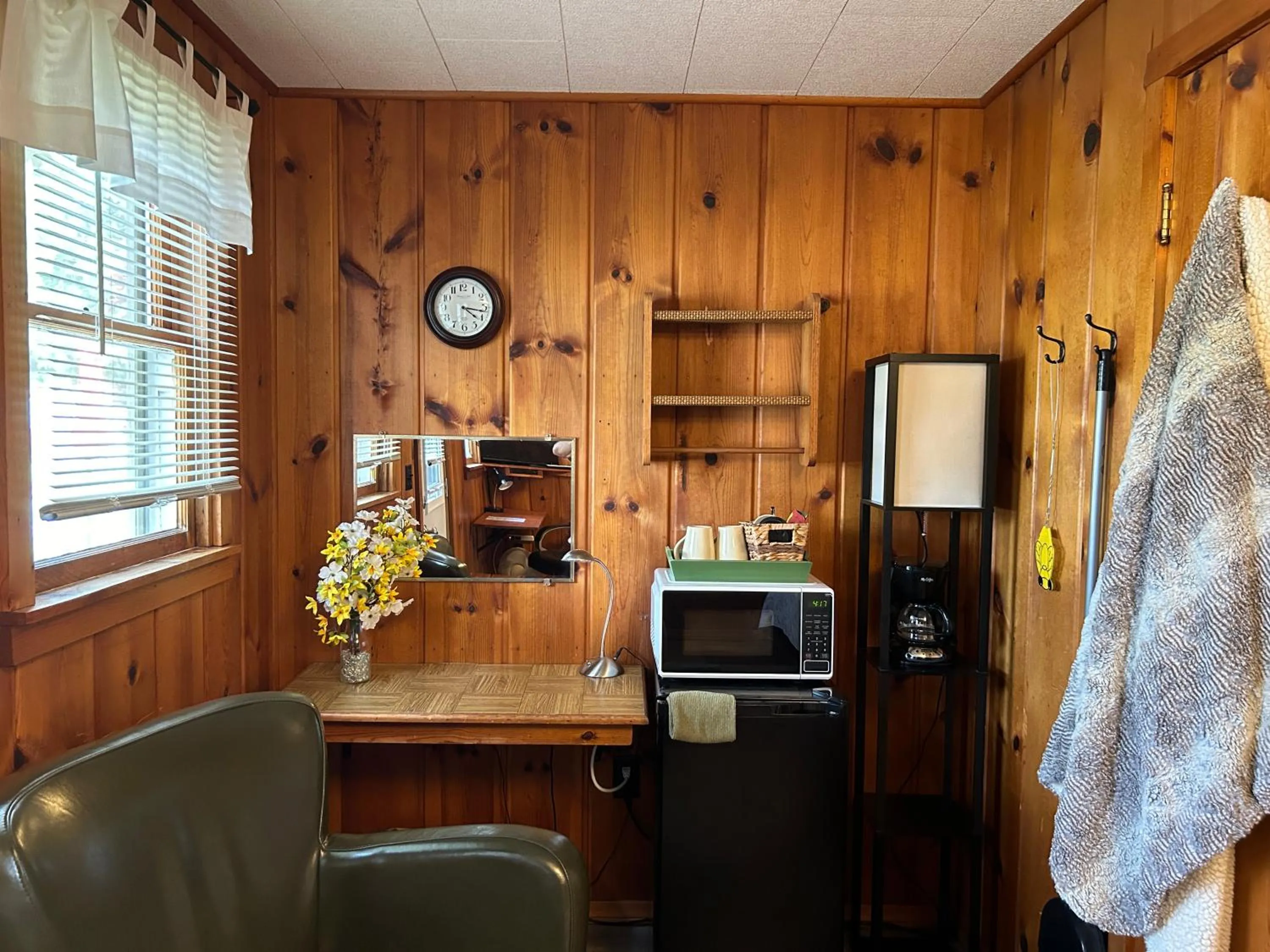 Coffee/tea facilities in Cedar Ridge Cabins