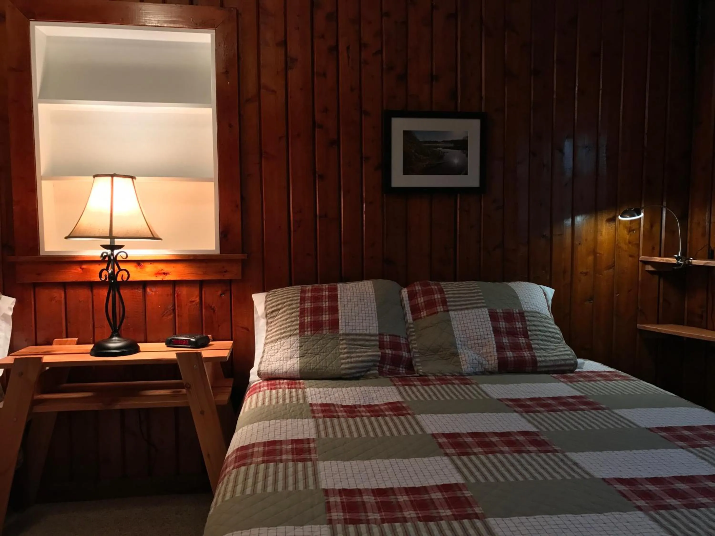 Bedroom, Bed in Cedar Ridge Cabins