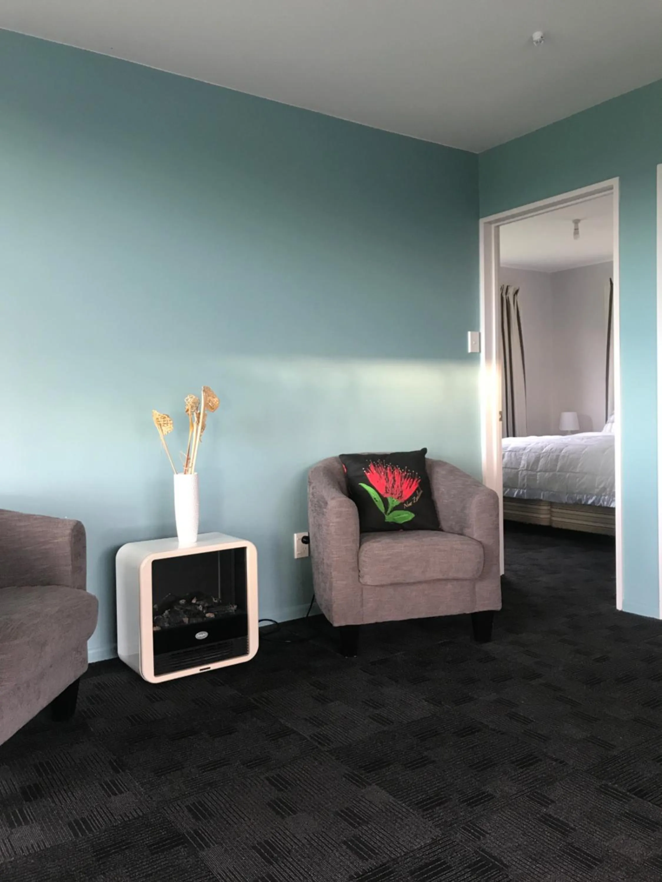 Living room, Bed in Rataview