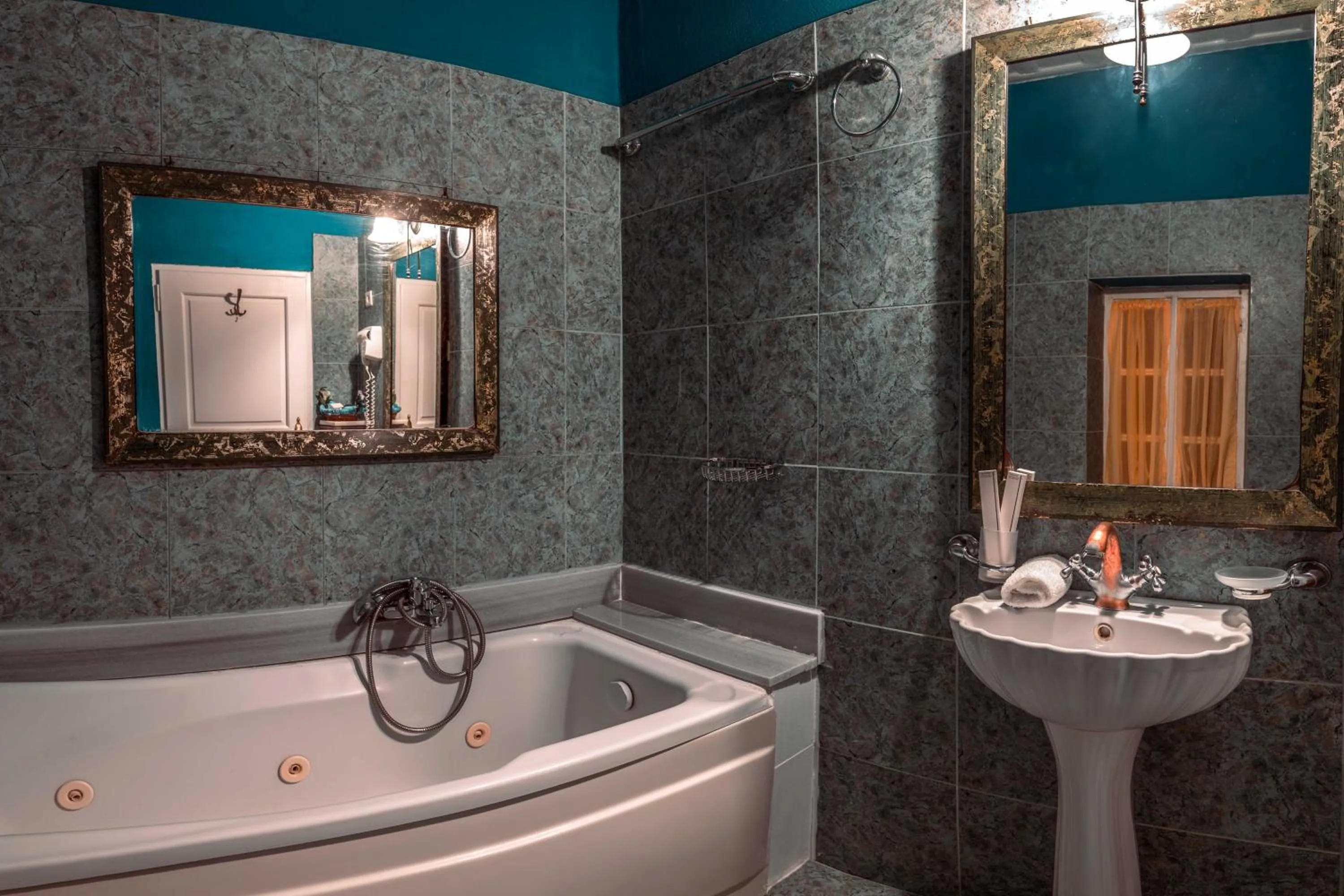 Toilet in Ilion Hotel