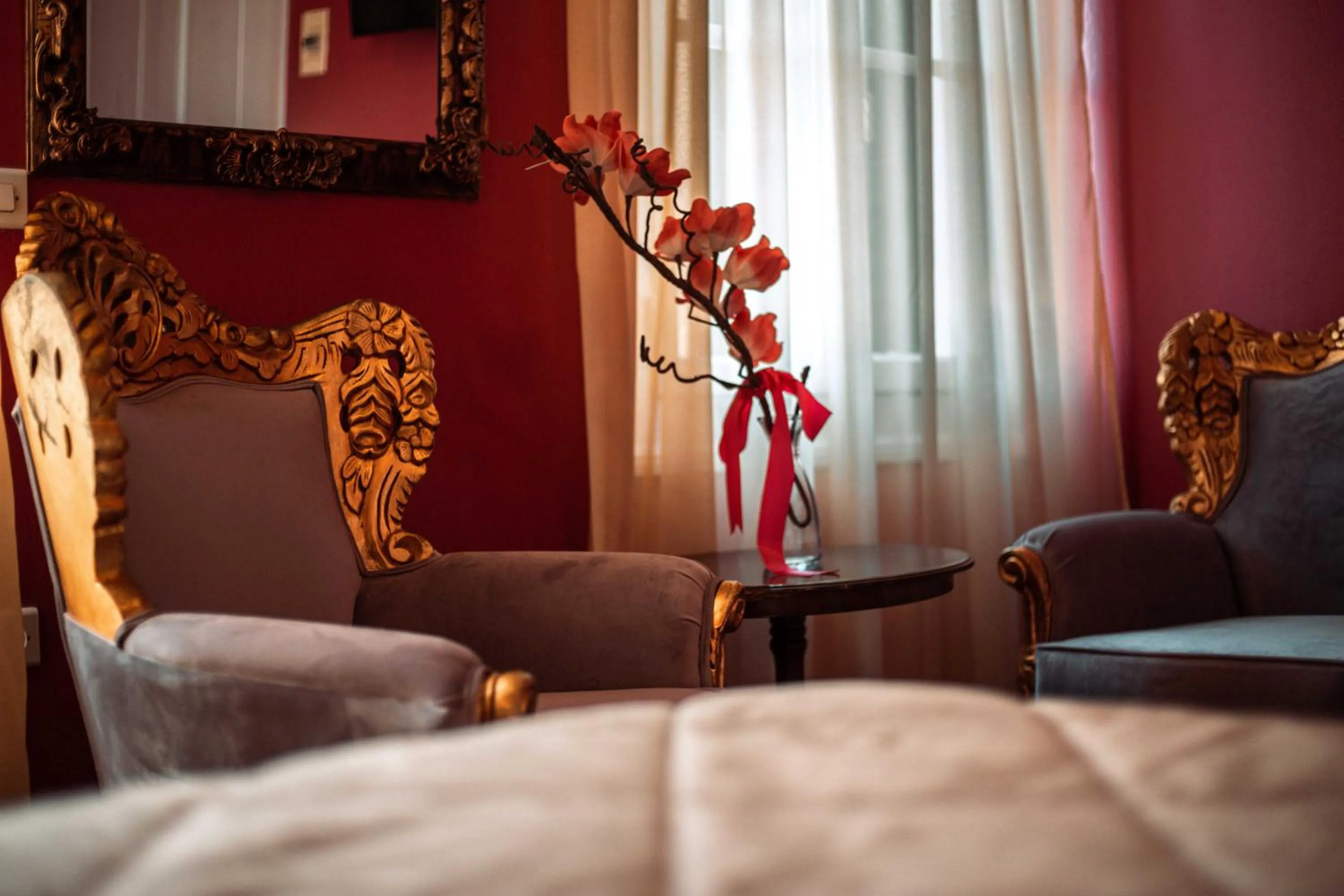 Living room in Ilion Hotel