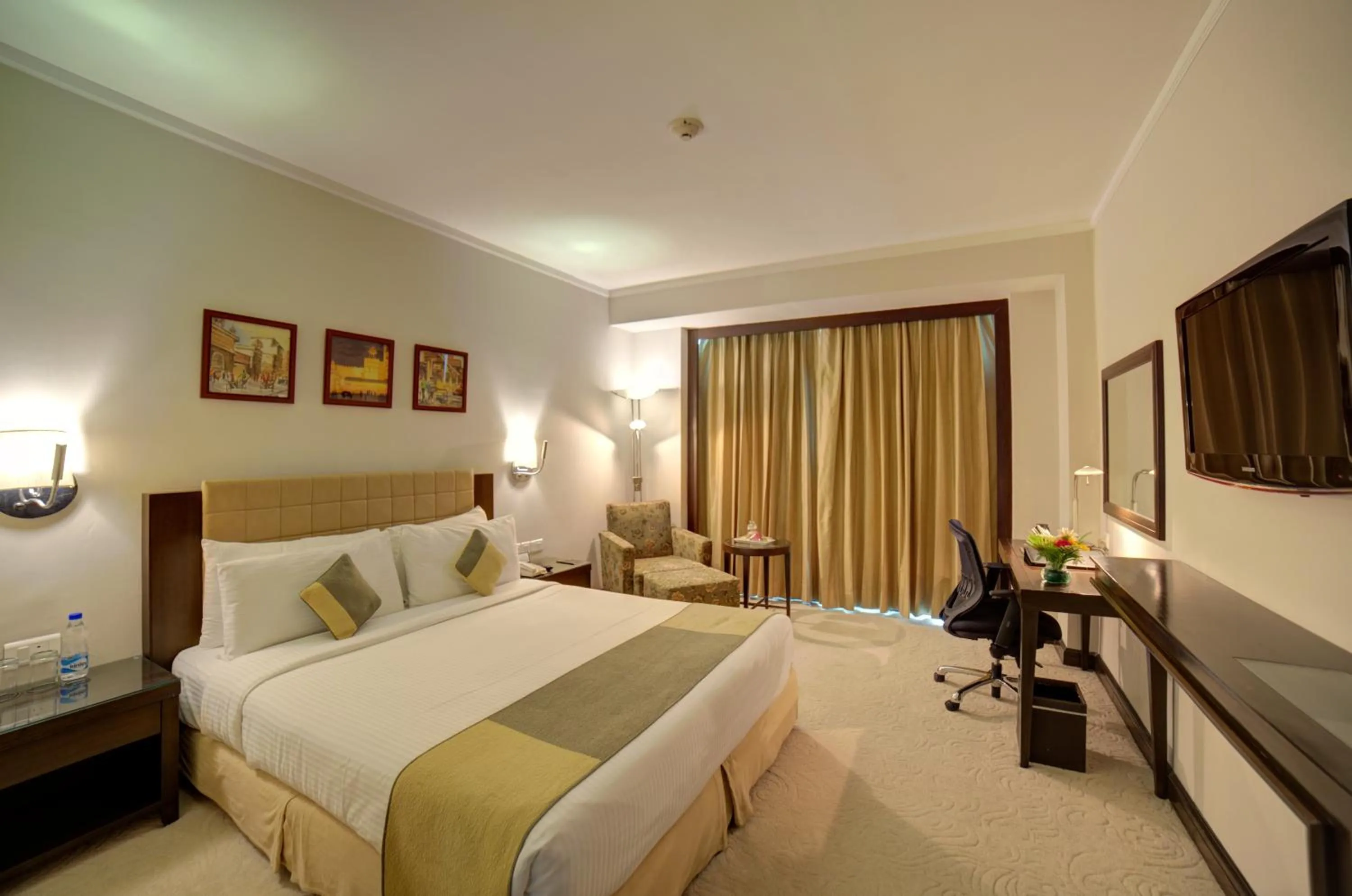 Photo of the whole room, Bed in Goldfinch Hotel Delhi NCR
