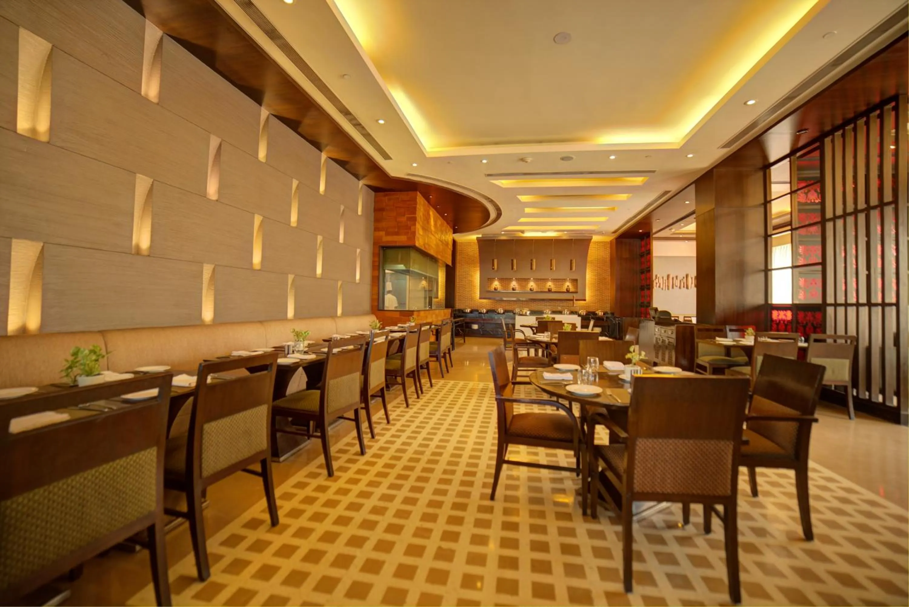 Food and drinks in Goldfinch Hotel Delhi NCR