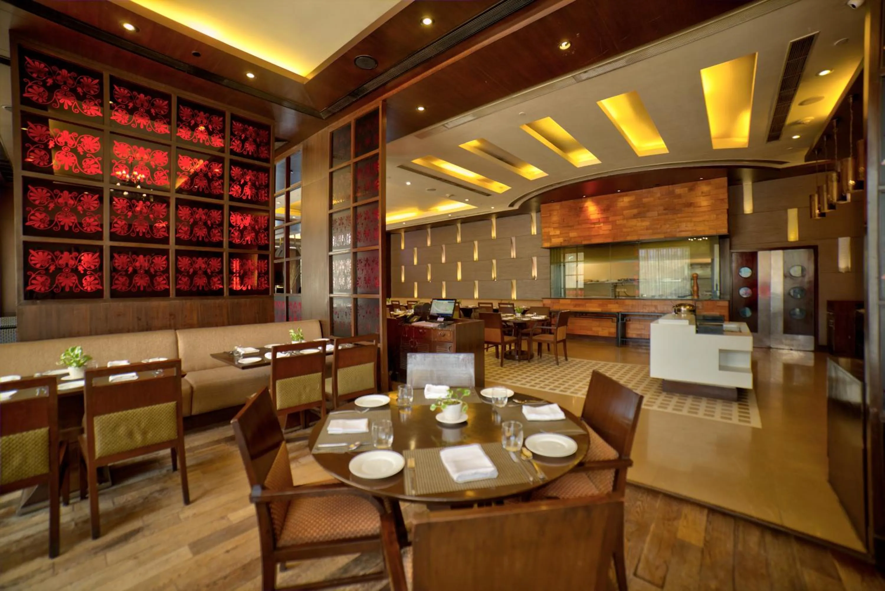 Food and drinks in Goldfinch Hotel Delhi NCR