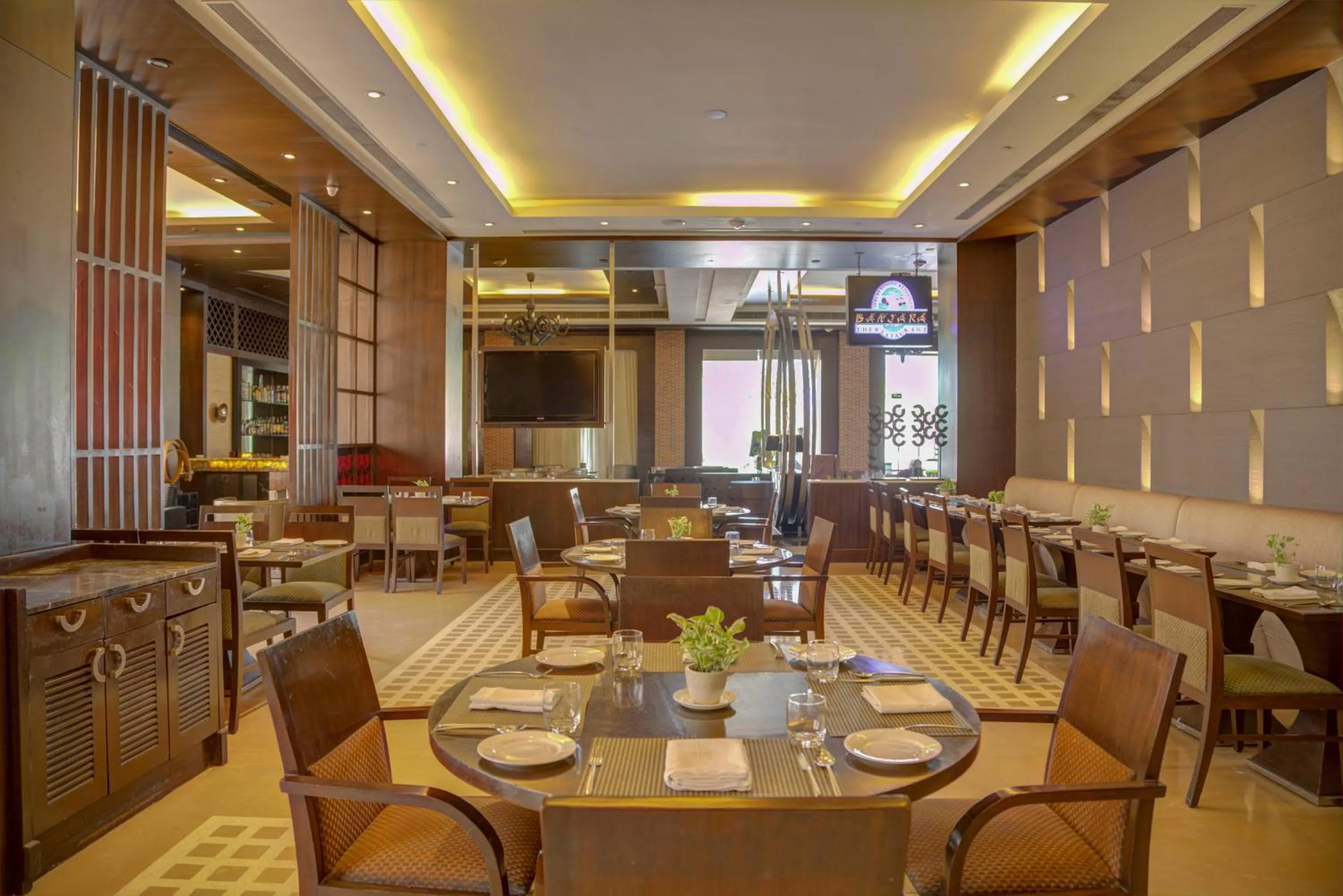 Food and drinks in Goldfinch Hotel Delhi NCR