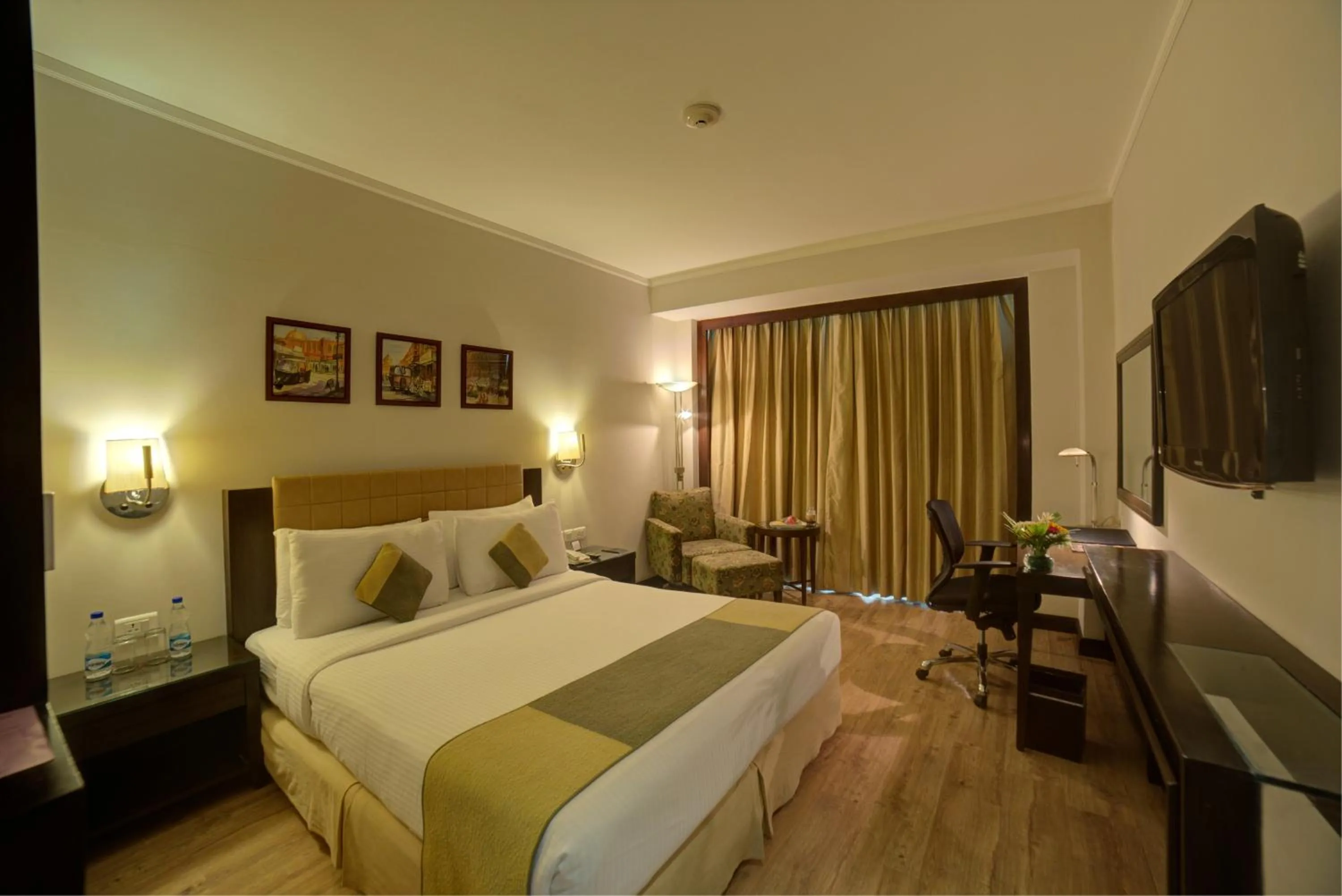 Bedroom, Bed in Goldfinch Hotel Delhi NCR
