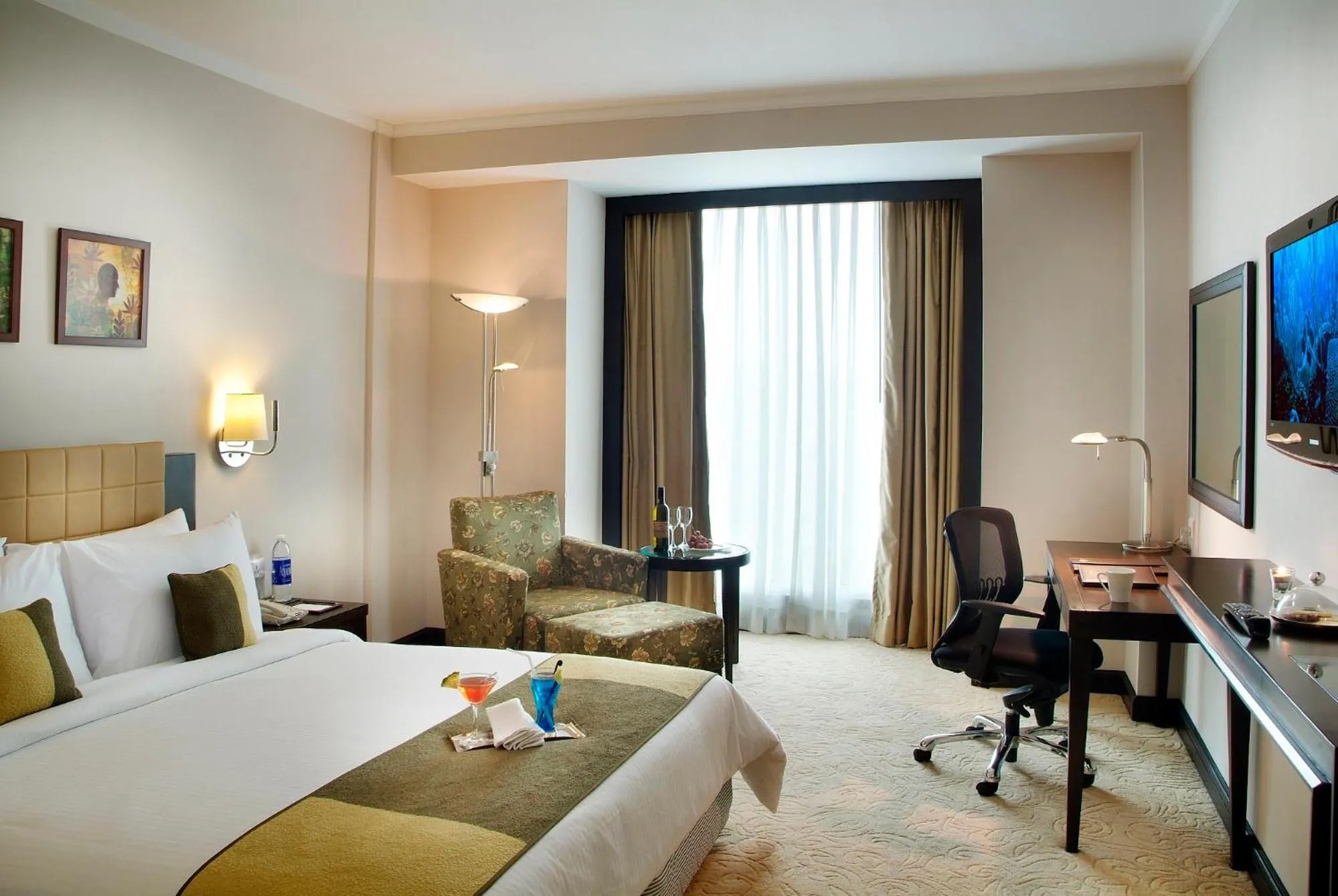 Bed in Goldfinch Hotel Delhi NCR