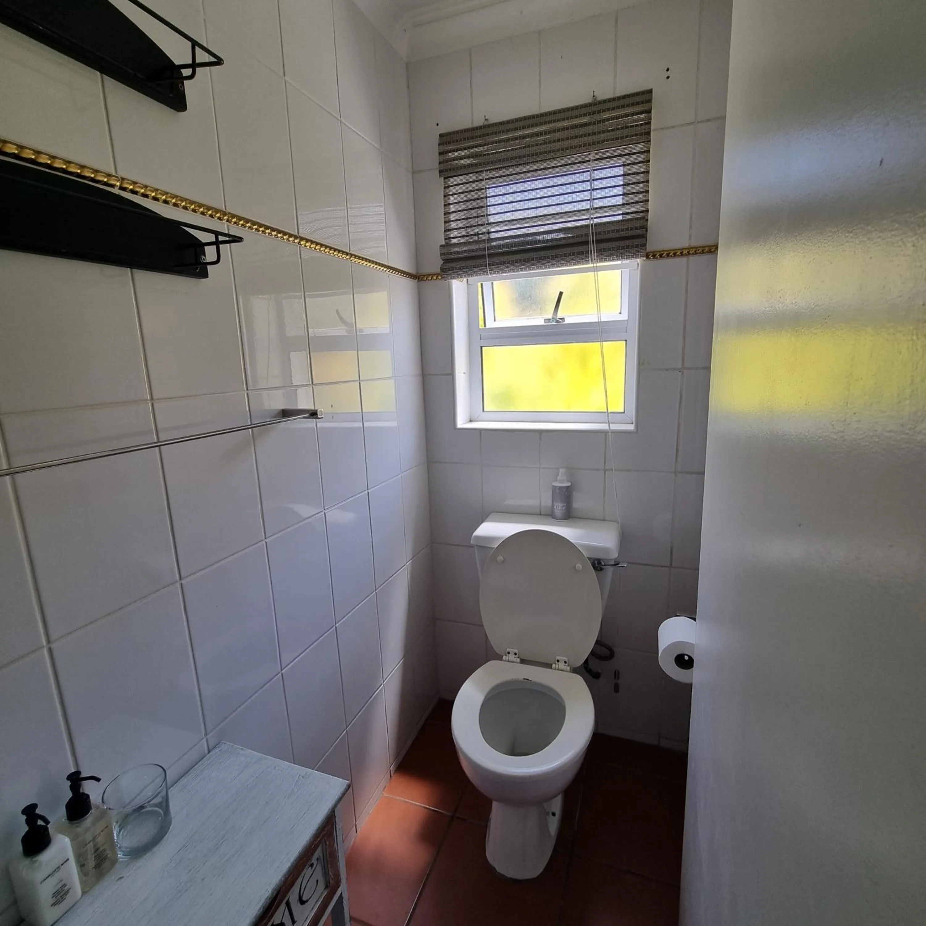 Toilet in Nahoon Bed & Breakfast