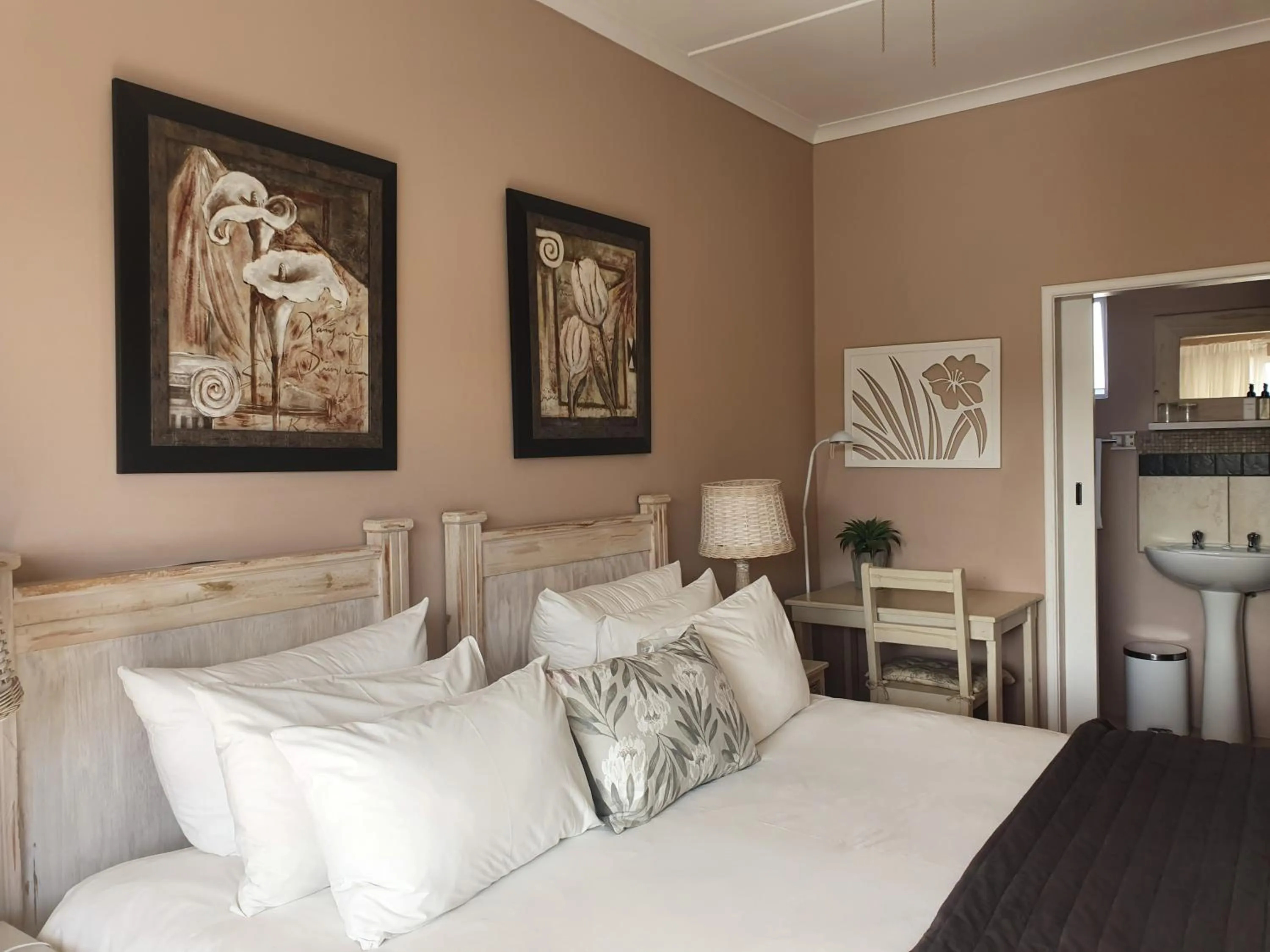 Bed in Nahoon Bed & Breakfast