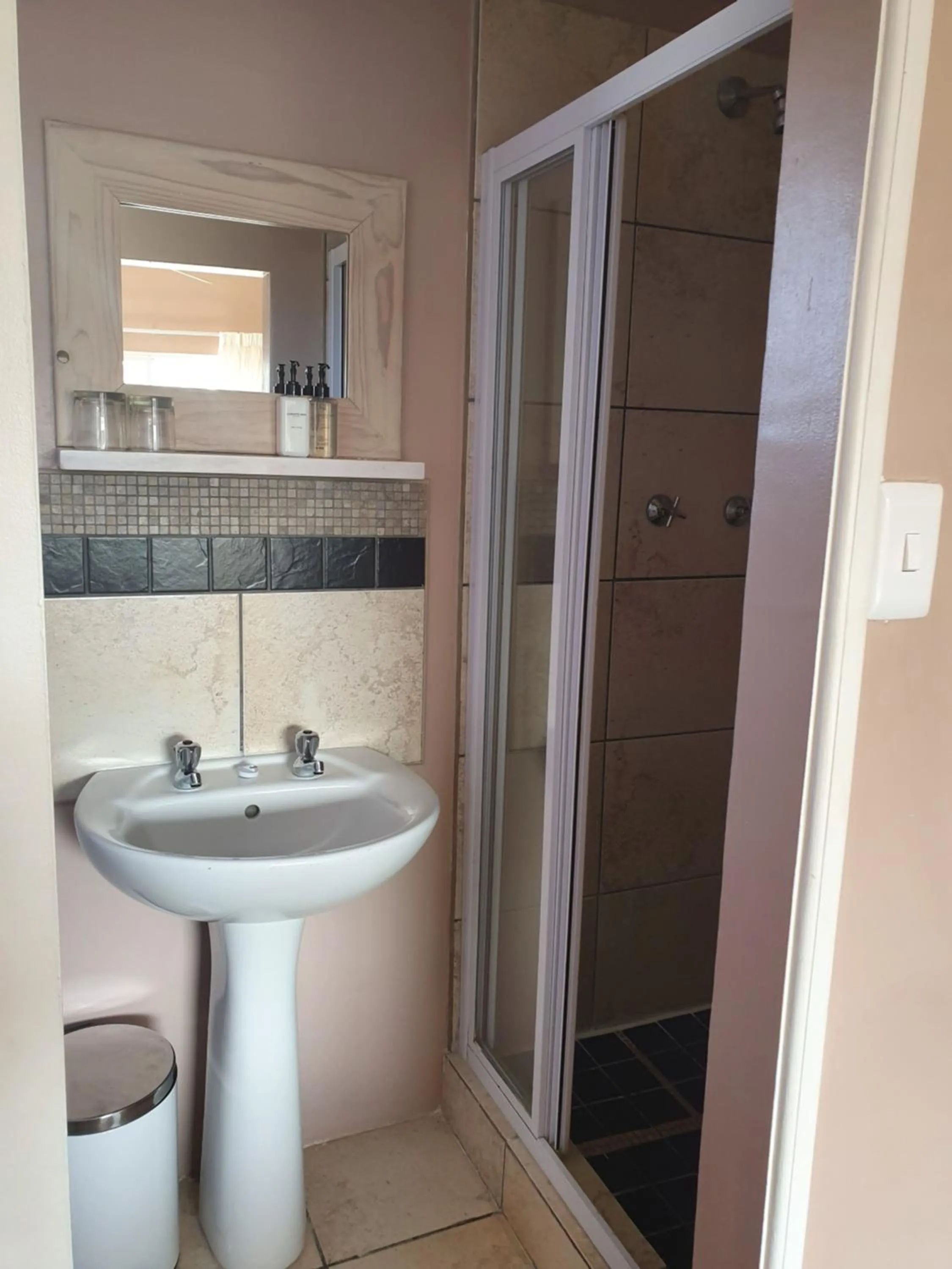 Toilet in Nahoon Bed & Breakfast