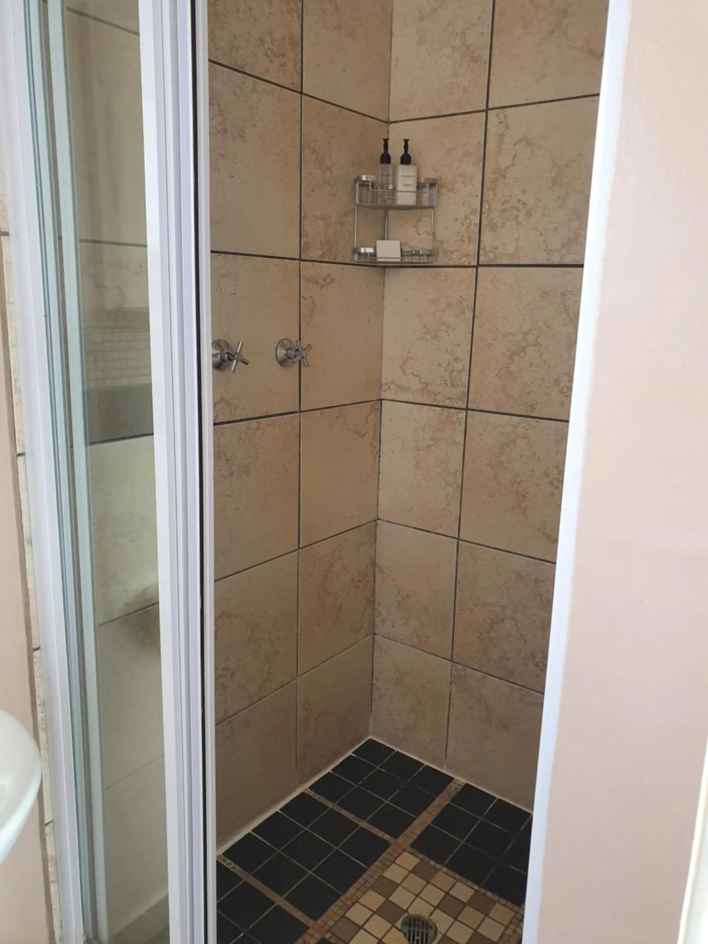 Shower in Nahoon Bed & Breakfast