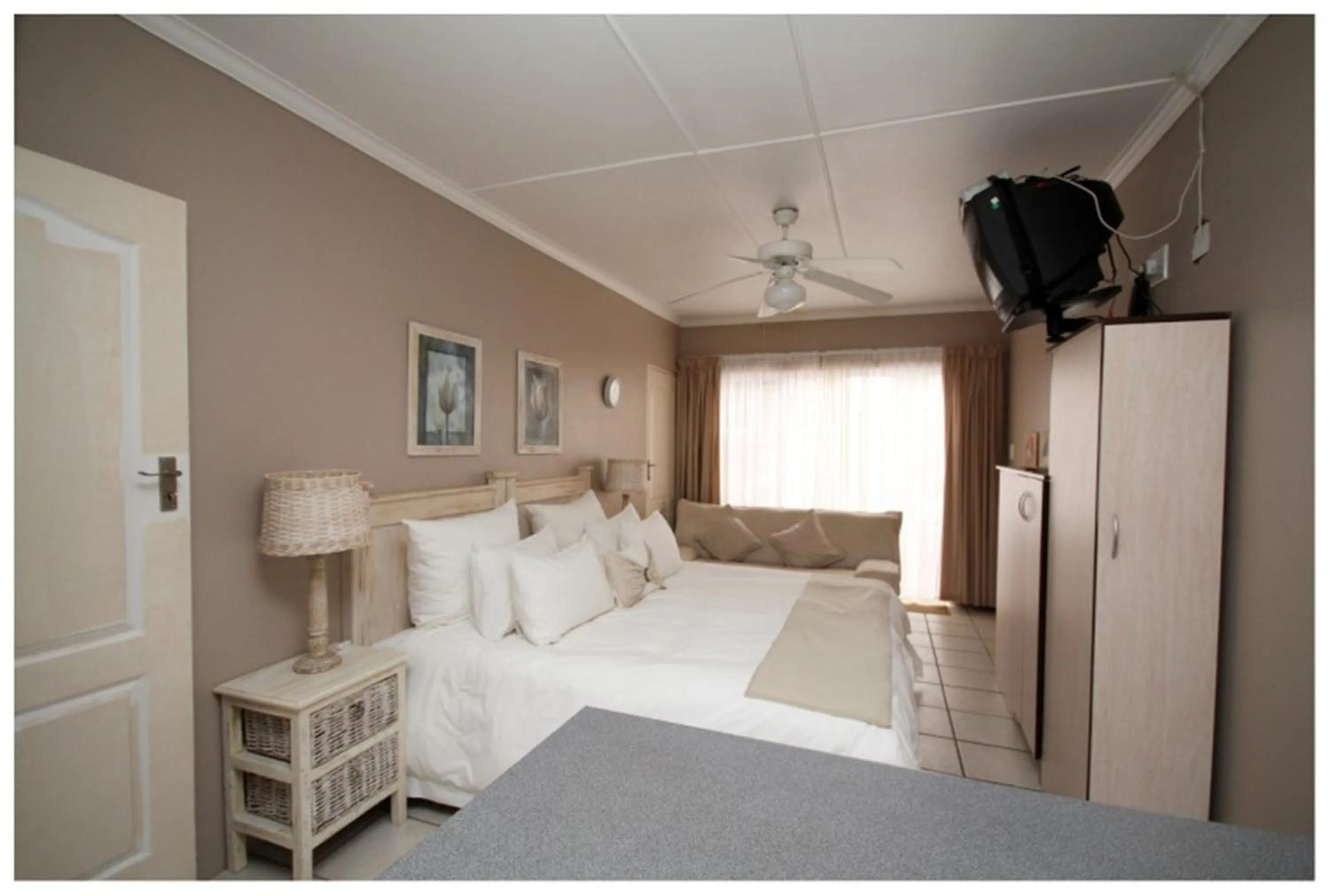 Bed in Nahoon Bed & Breakfast