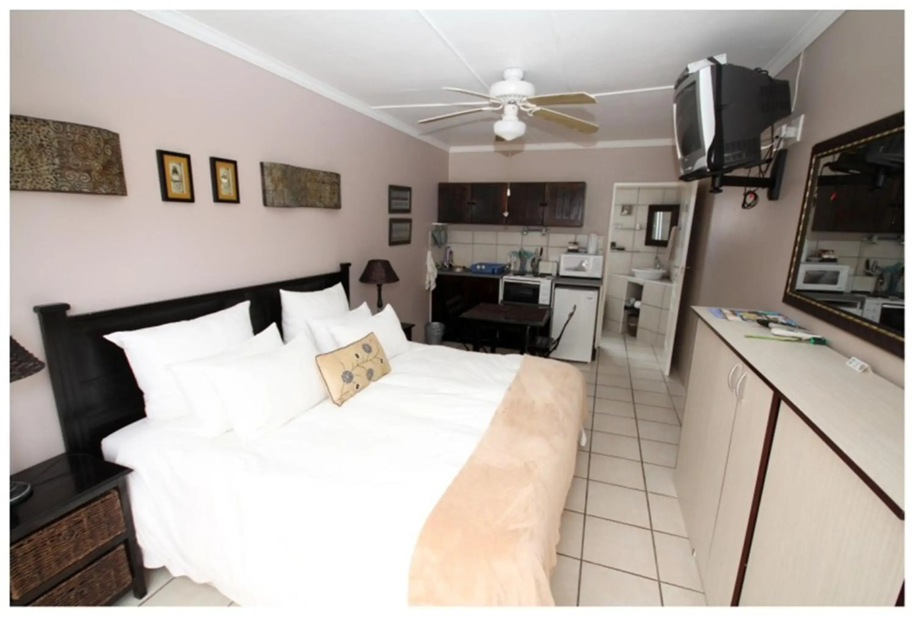 Standard Double Room - single occupancy in Nahoon Bed & Breakfast Standard Double Room - single occupancy in Nahoon Bed & Breakfast